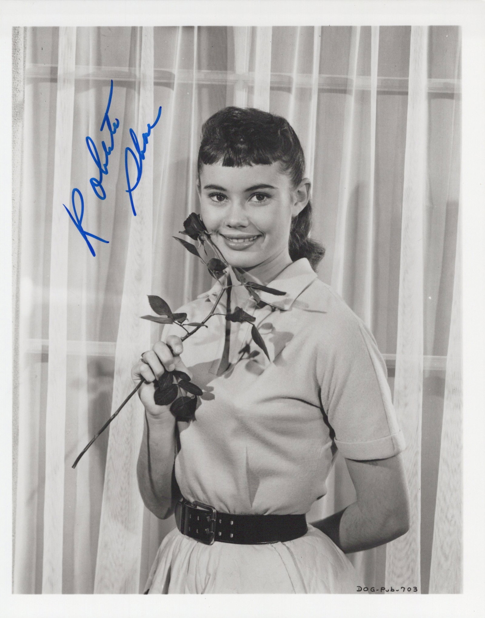 Roberta Shore THE SHAGGY DOG / VIRGINIAN Signed Photo: Photo size is 8x10. Roberta Shore beautiful signed photo. Roberta Shore is an American actress and performer. She is notable for her roles in the original Shaggy Dog film and as Betsy Garth on the