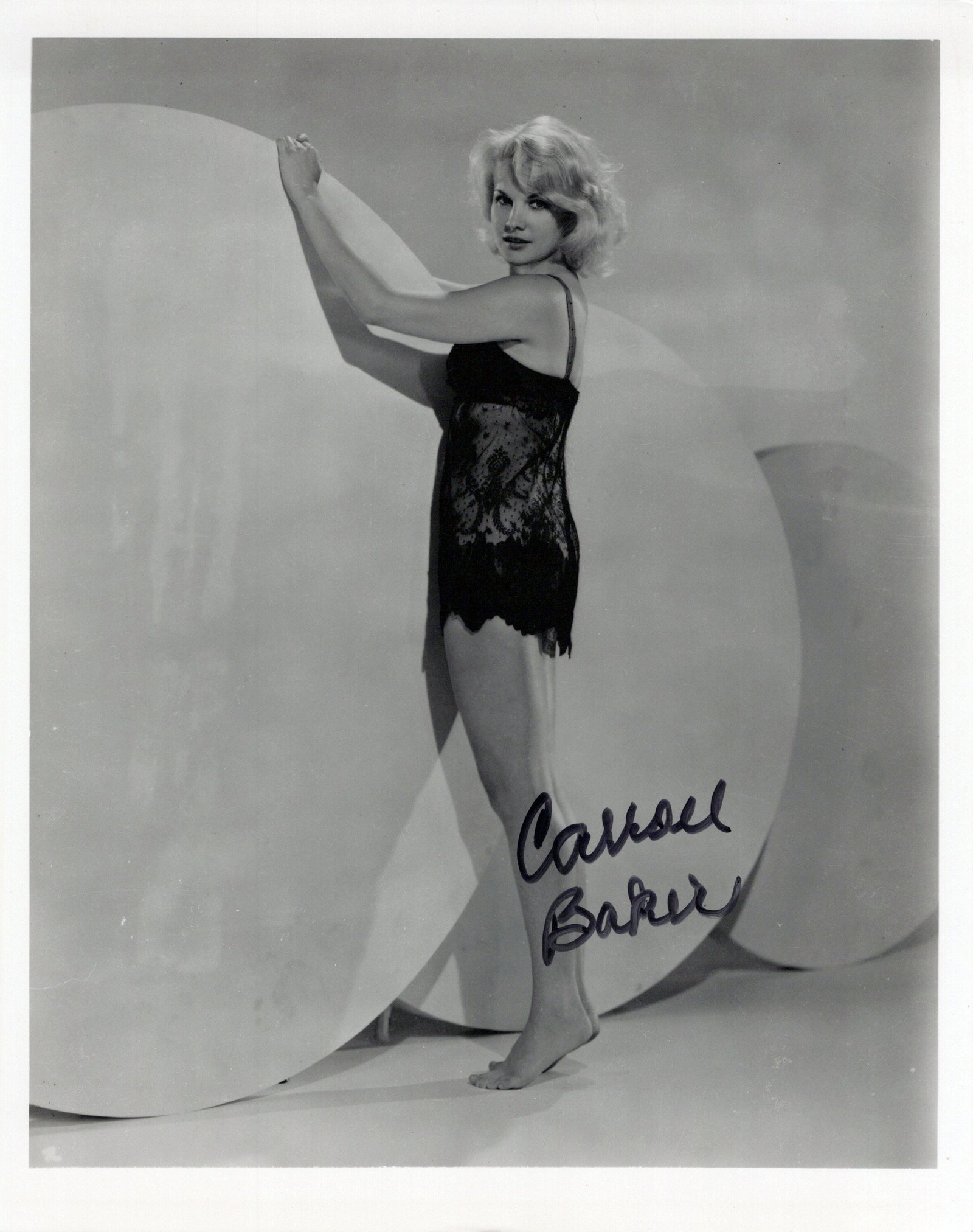 Carroll Baker STUNNING BABY DOLL / GIANT In Person Signed Photo: Photo size is 8x10. Carroll Baker stunning in person signed photo. Carroll Baker has done such TV and filmes as BABY DOLL, KINDEGARTEN COP. and THE BIG COUTRY.