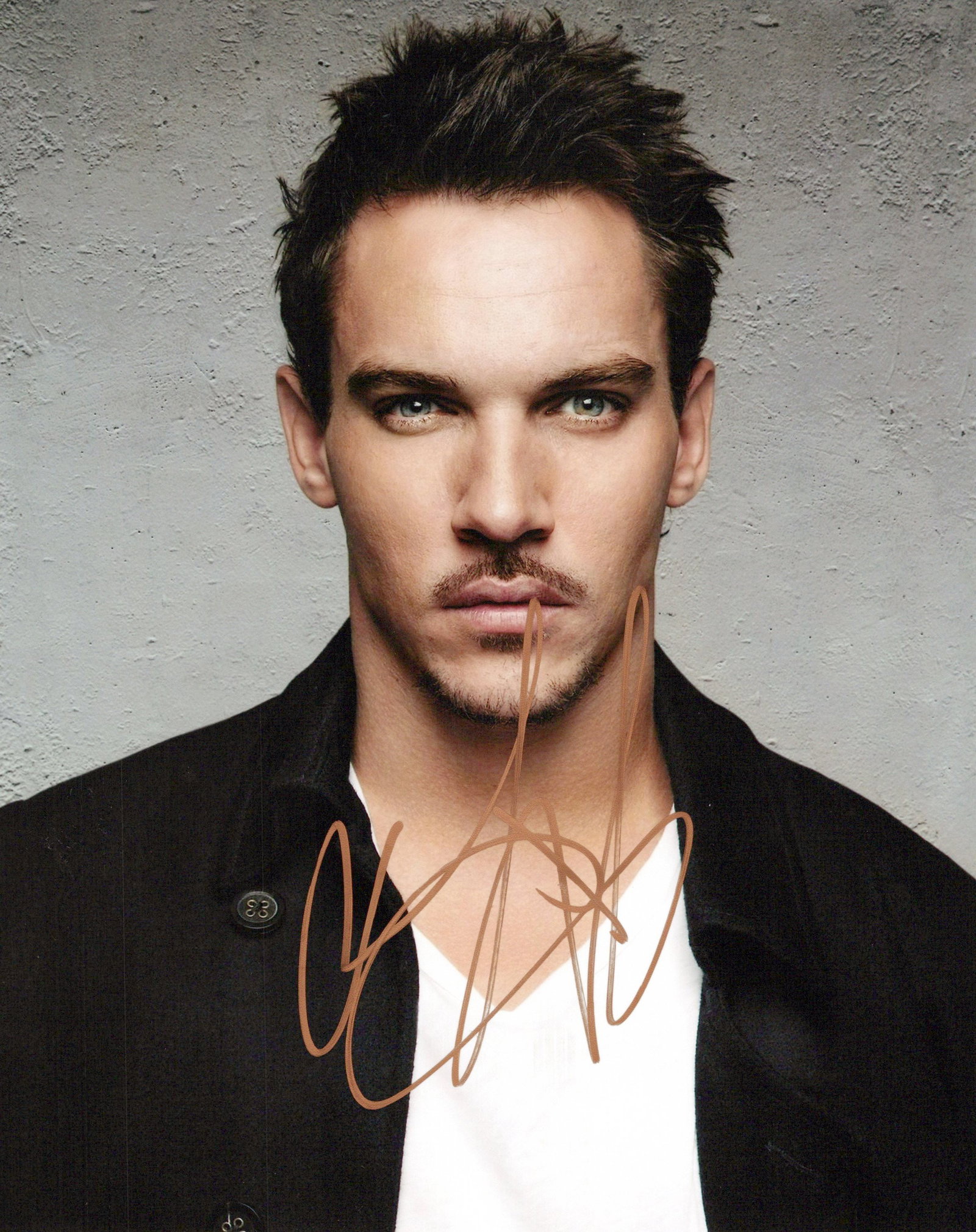 Jonathan Rhys Myers THE TUDORS / ELVIS In Person Signed Photo: Photo size is 8x10. Jonathan Rhys Myers in person signed photo. Jonathan Rhys Myers has done such TV and movies as THE TUTORS, ELVIS, and THE VIKINGS