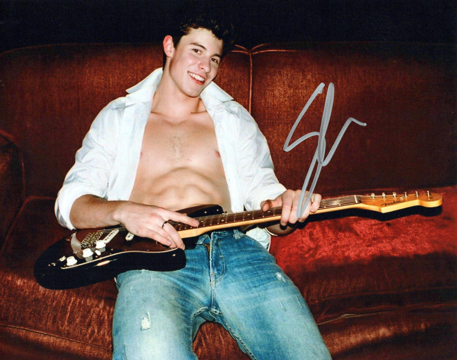 Shawn Mendes MUSICIAN In Person Signed Photo: Photo size is 8x10. Shawn Mendes in person signed photo. Shawn Mendez is a Canadian singer, songwriter, and musician who rose to fame in 2013 after posting song covers to Vine. His style blends elemen
