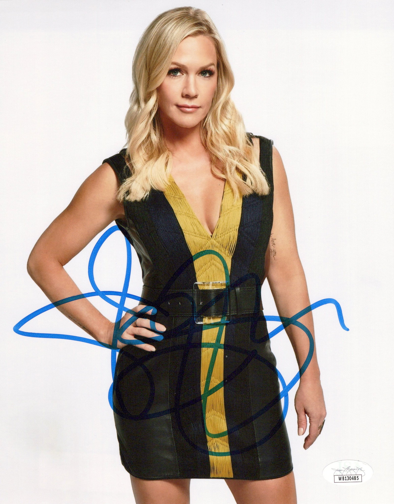 Jennie Garth (JSA) 90210 In Person Signed Photo: Photo size is 8x10. PRIVATE SIGNING. This item is JSA authenticated. Jennie Garth in person signed photo. Jennie Garth has appeared in such TV and movies as BEVERLY HILLS 90210, BAD INFLUENCE, and MYS