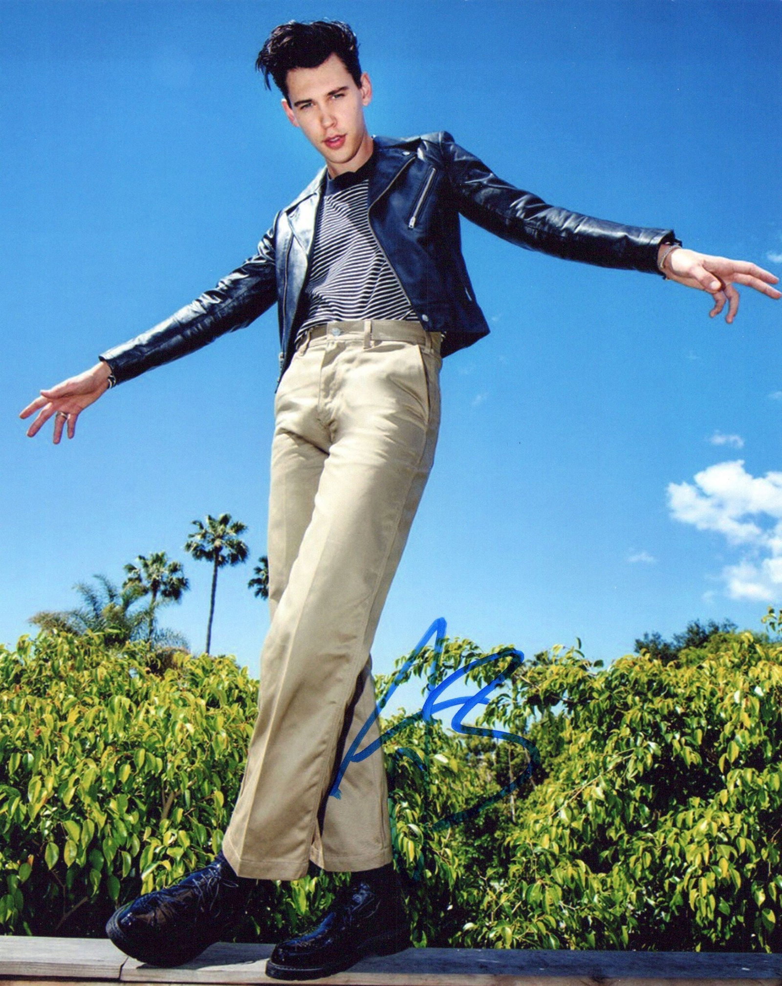 Austin Butler ELVIS / DUNE PT 2 In Person Signed Photo: Photo size is 8x10. Austin Butler in person sign photo. Austin Butler has done such movies as ELVIS, MASTERS OF THE AIR, and DUNE PART TWO