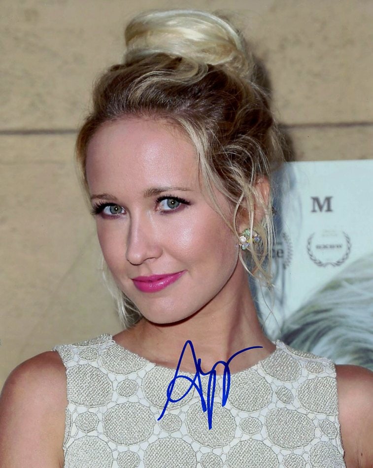 Anna Camp TRUE BLOOD / PITCH PERFECT In Person Signed Photo: Photo size is 8x10. Anna Camp in person signed autographed photo. Anna Camp has done such TV and movies as TRUE BLOOD, PITCH PERFECT, and THE HELP.