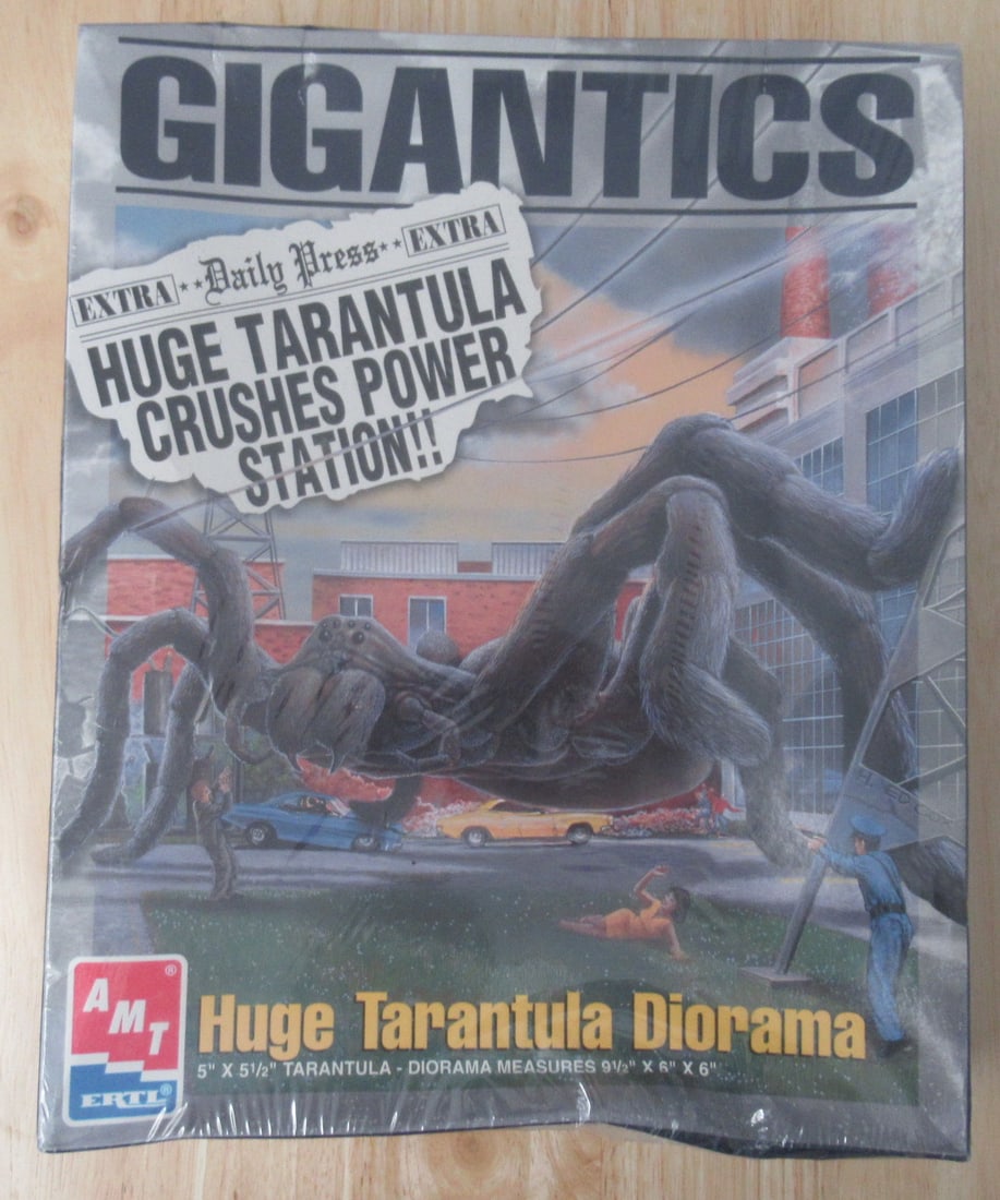 AMT Gigantics Huge Tarantula Diorama Model Kit - SEALED!!: There are issue conditions with the box as it is slightly bent inside. Please see photos as part fo the description. This is a vintage 1996 AMT/ERTL Gigantics Huge Tarantula Diorama plastic model kit,