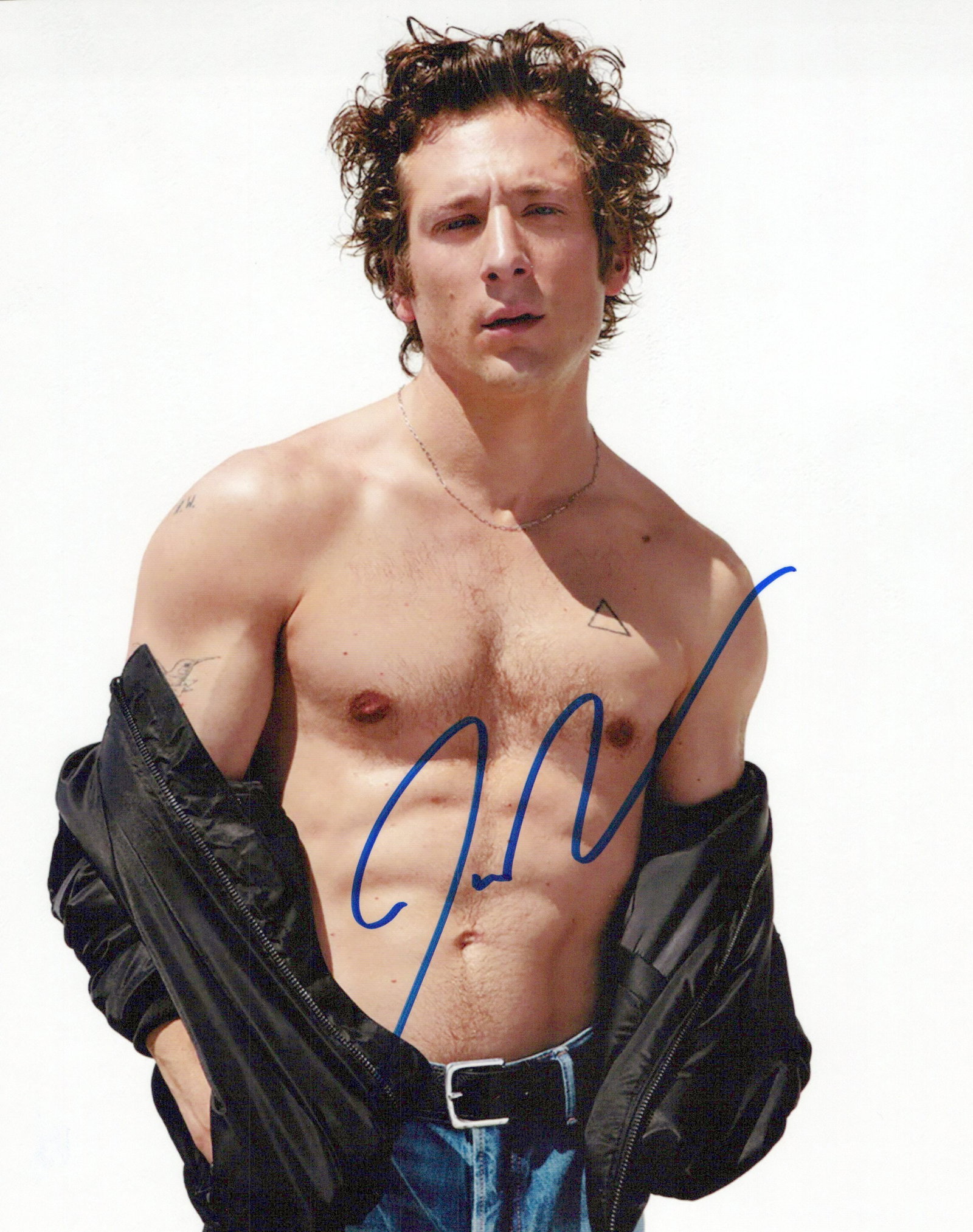 Jeremy Allen White SPRINGSTEEN / THE BEAR In Person Signed Photo: Photo size is 8x10. Jeremy Allen White in person signed photo. Jeremy Allen white has done such TV and movies as SPRINGSTEEN, THE BEAR, and SHAMELESS