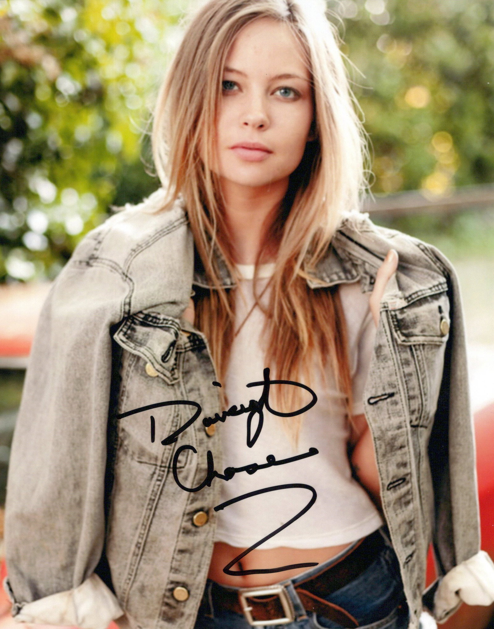Daveigh Chase (1990-2026) THE RING / DONNY DARKO In Person Signed Photo: Photo size is 8x10. Daveigh Chase (1990-2026) in person signed photo. Daveigh Chase has done such movies as DONNIE D'ARCO, LILO AND STITCH, but is probably best known for her role in the ring as Samar