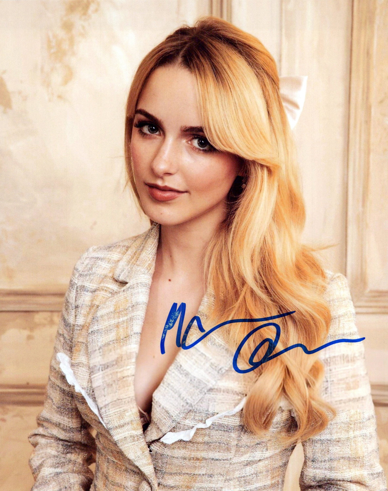 McKenna Grace GIFTED / GHOSTBUSTERS In Person Signed Photo: Photo size is 8x10. McKenna Grace in person signed photo. McKenna Grace has done such TV and movies as YOUNG SHELDON, THE HANDMAID'S TALE, and GHOSTBUSTERS AFTERLIFE. PLEASE NOTE: slight skipping in t