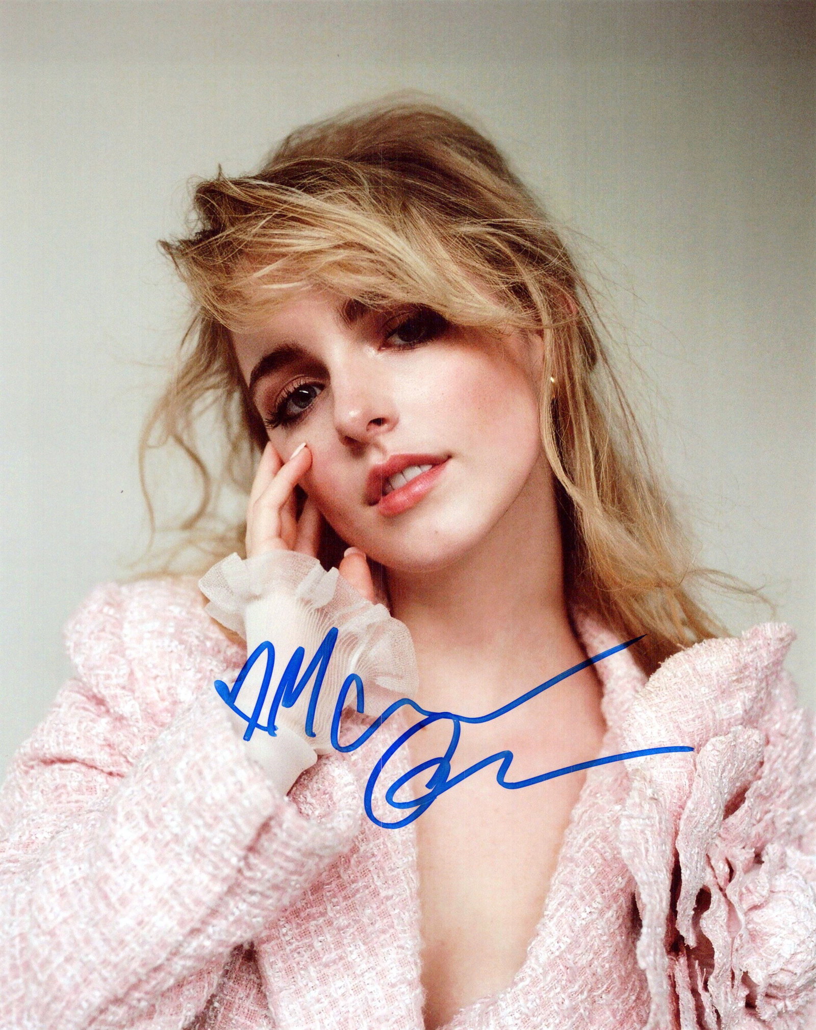 McKenna Grace GIFTED / GHOSTBUSTERS In Person Signed Photo: Photo size is 8x10. McKenna Grace in person signed photo. McKenna Grace has done such TV and movies as YOUNG SHELDON, THE HANDMAID'S TALE, and GHOSTBUSTERS AFTERLIFE. PLEASE NOTE: slight skipping in t