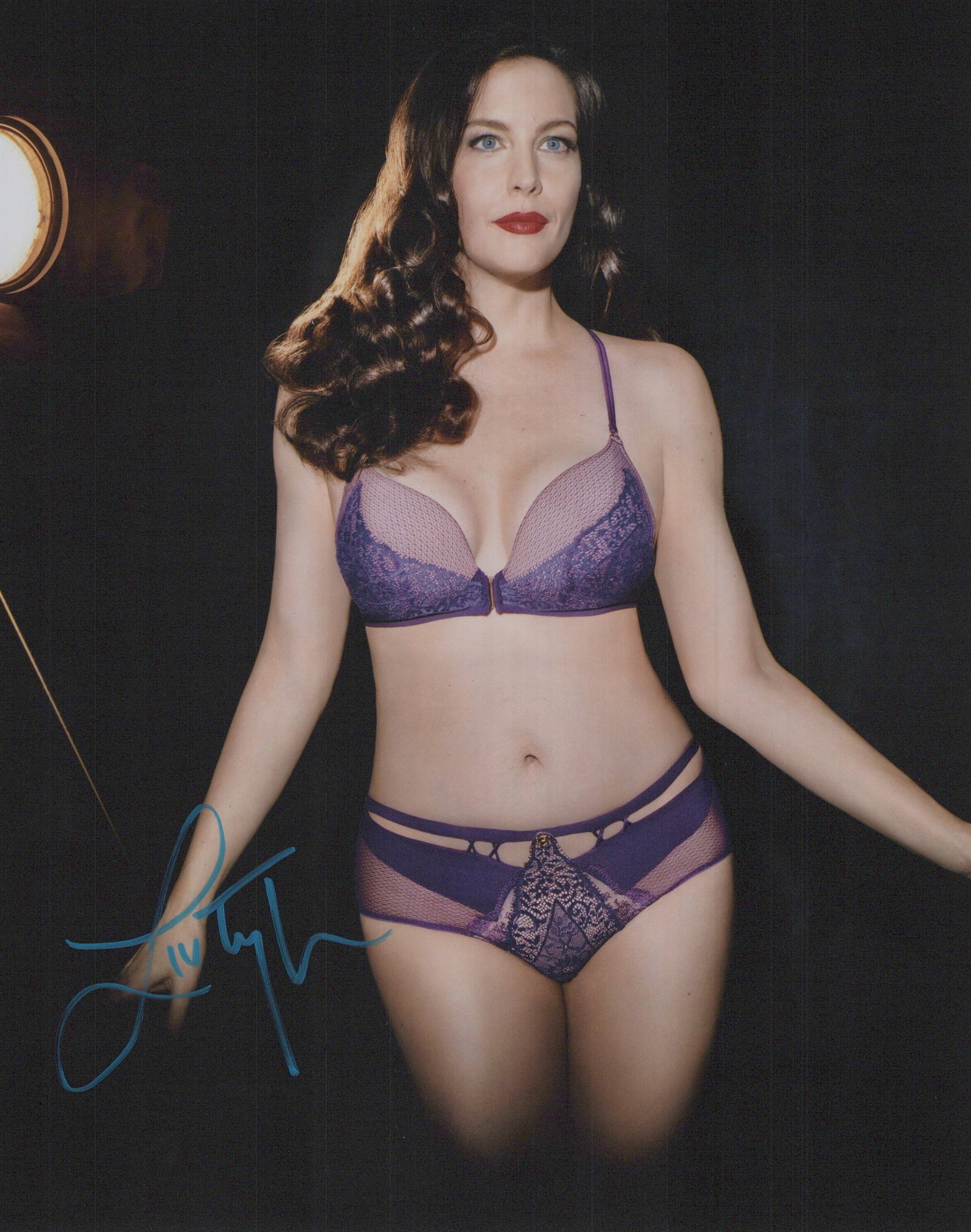 Live Tyler LORD OF THE RINGS / INCREDIBLE HULK In Person Signed Photo: Photo size is 8x10. Liv Tyler sexy in person signed photo. Liv Tyler has done such movies as ARMAGEDDON, INCREDIBLE HULK, and LORD OF THE RINGS
