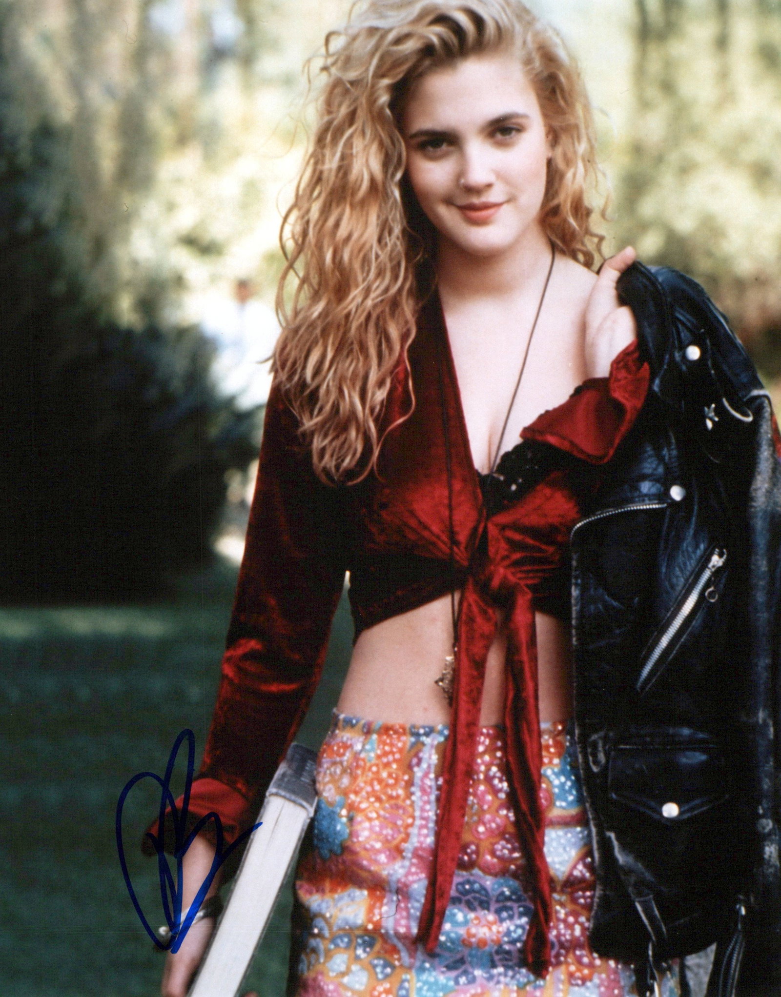 Drew Barrymore PORTRAIT In Person Signed Photo: Photo size is 8x10. Drew Barrymore in person signed autographed photo. Drew Barrymore has been in such movies NEVER BEEN KISSED, 50 FIRST DATES, and THE WEDDING SINGER