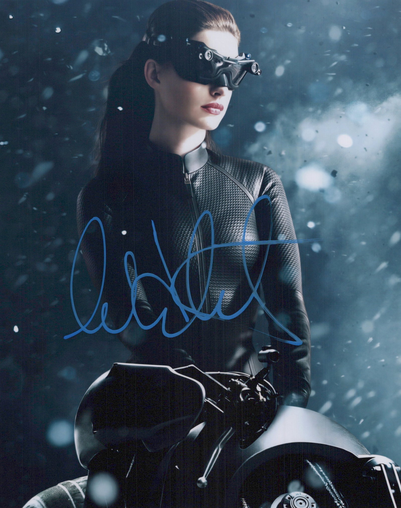 Anne Hathaway BATMAN DARK KNIGHT In Person Signed Photo: Photo size is 8x10. Anne Hathaway in person signed photo from the movie BATMAN THE DARK KNIGHT RISES. Anne Hathaway as the character Selina Kyle / Catwoman.