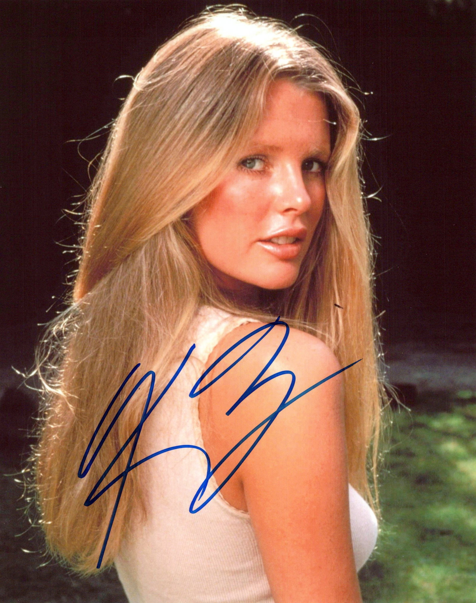 Kim Basinger BATMAN / 50 SHADES FREED In Person Signed Photo: Photo size is 8x10. Kim Basinger stunning younger in person signed photo. Kim Basinger has done such movies as BATMAN, LA CONFIDENTIAL, and BLIND DATE