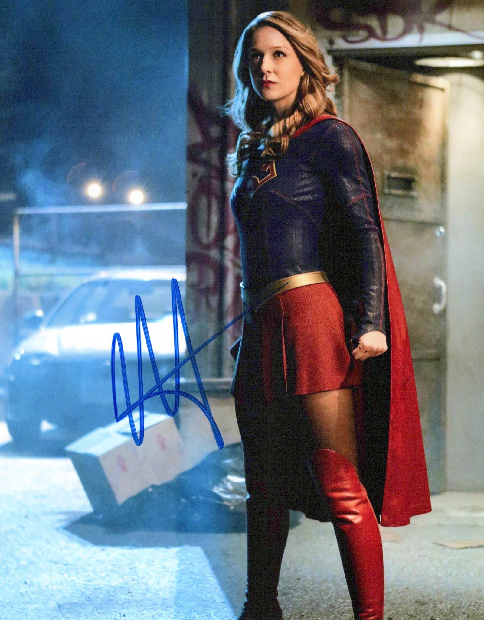 Melissa Benoist SUPERGIRL Signed Photo: Photo size is 8x10. Melissa Benoist in person signed autographed photo from the TV series SUPERGIRL. Melissa Benoist as the character Kara Danvers / Supergirl
