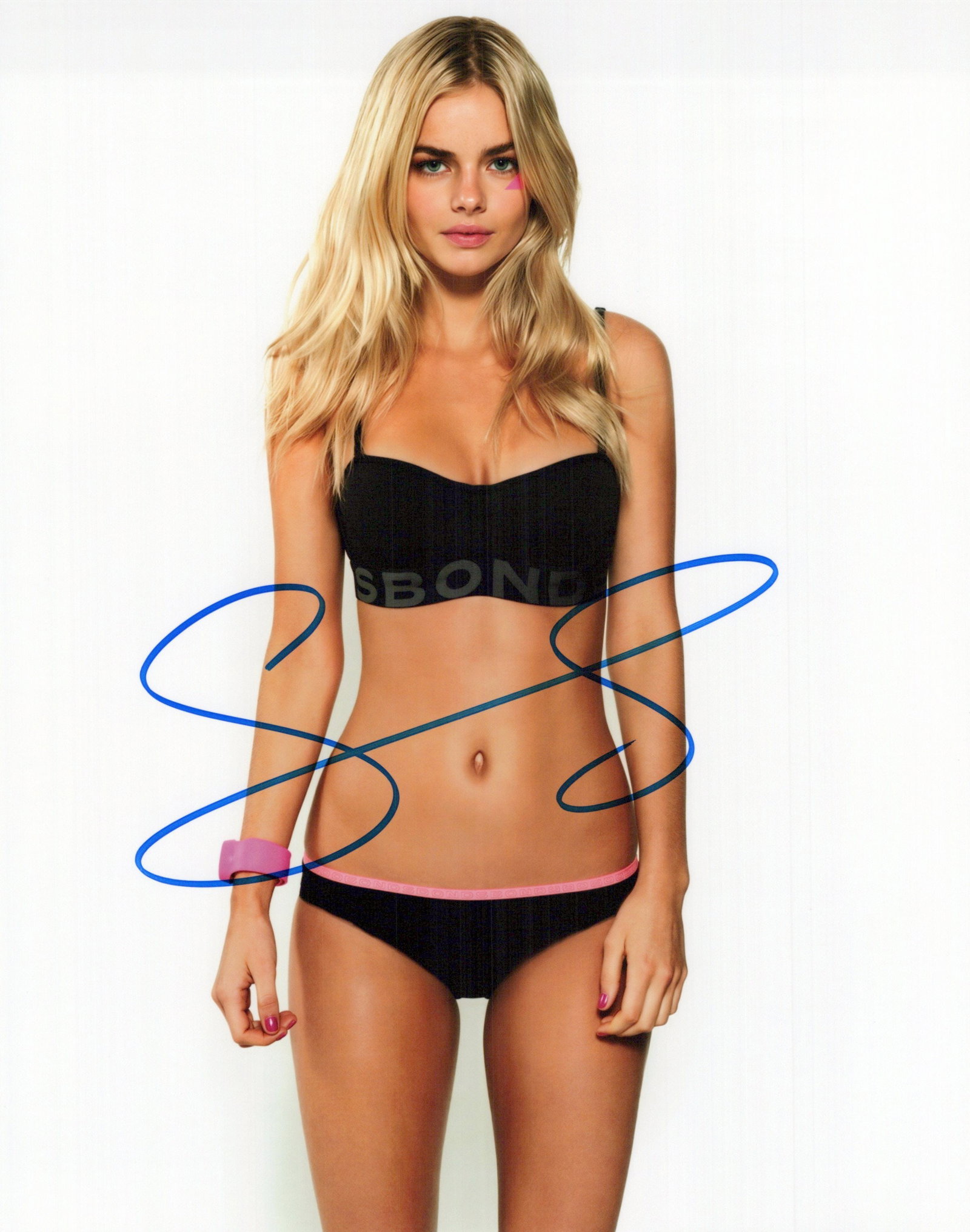 Samara Weaving BABYSITTER / READY OR NOT In Person Signed Photo: Photo size is 8x10. Samara Weaving in person signed photo. Samara weaving has done such TV and movies as OUT OF THE BLUE, THE BABYSITTER, and READY OR NOT