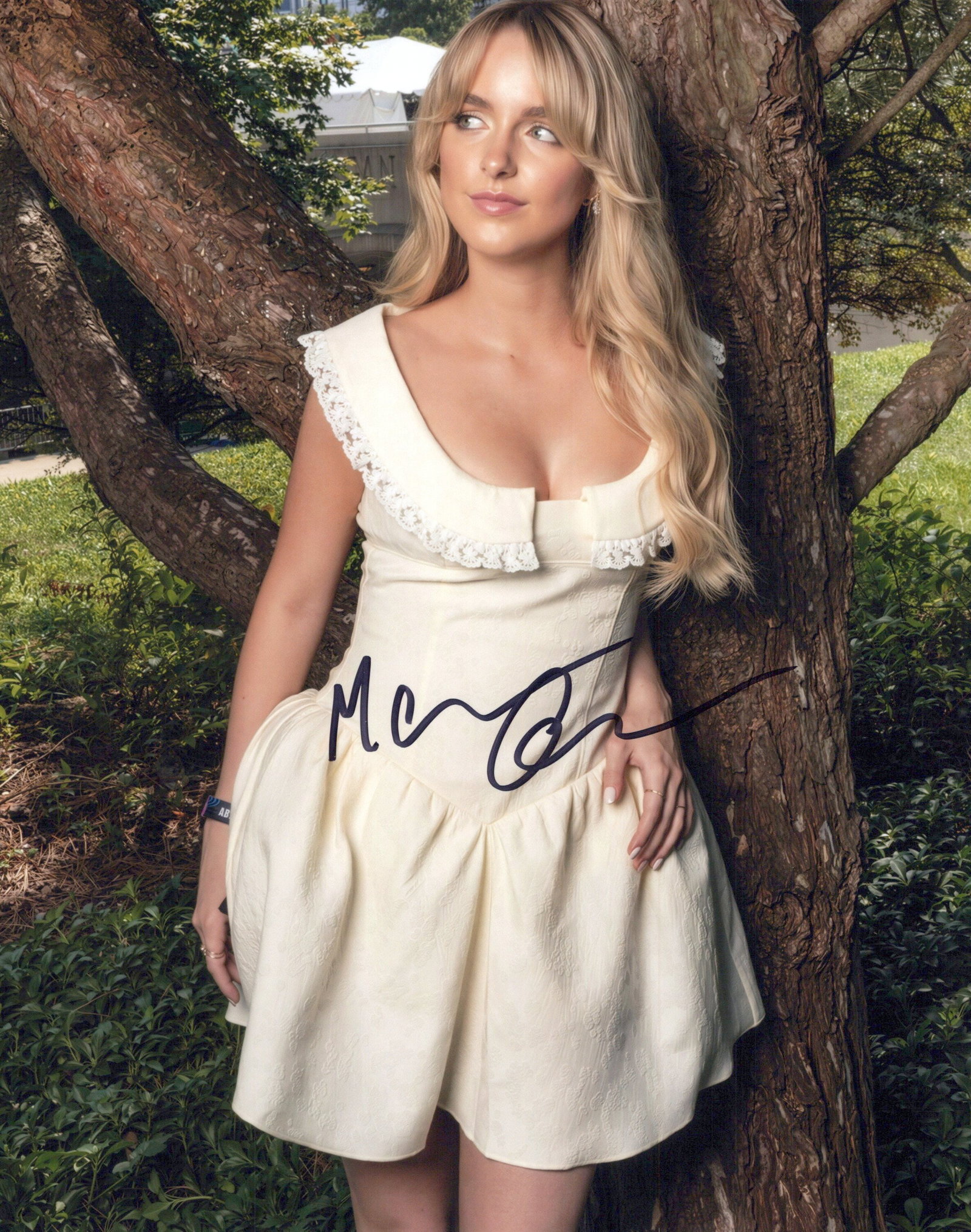 McKenna Grace SCREAM 7 / YOUNG SHELDON In Person Signed Photo: Photo size is 8x10. McKenna Grace in person signed photo. McKenna Grace has done such TV and movies as GHOSTBUSTERS AFTERLIFE, THE HANDMAID'S TALE, and GIFTED