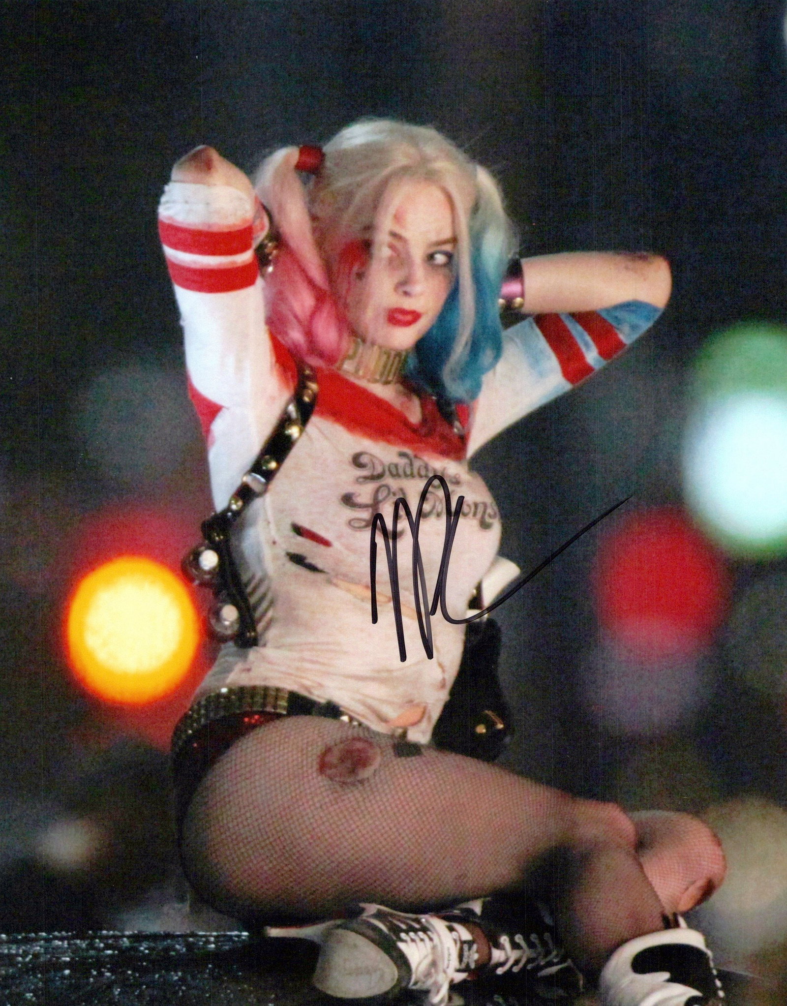 Margot Robbie (metalic photo) SUICIDE SQUAD In Person Signed Photo: Photo size is 8x10. PLEASE NOTE: This is a metalic photo and loks FANTASTIC! Margot Robbie in person signed photo from the movie SUICIDE SQUAD. Margot Robbie as the character Harley Quinn. IMPERFECTIO