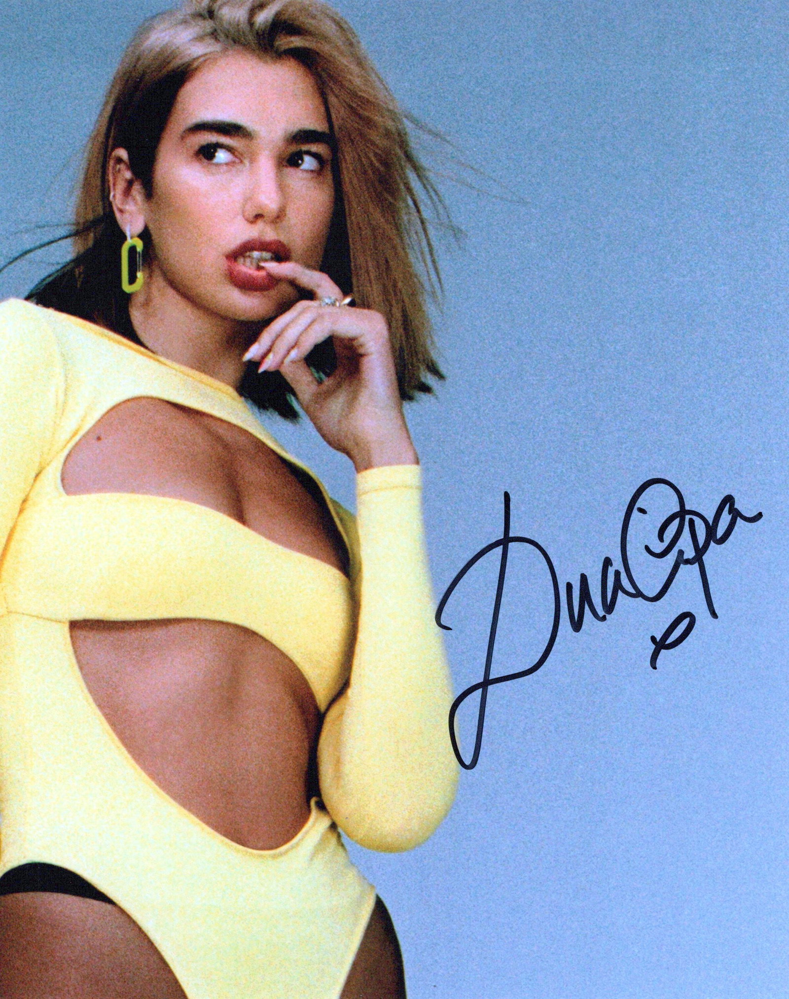 Dua Lipa SINGER In Person Signed Photo: Photo size is 8x10. Dua Lipa in person signed photo. Dua Lipa is an English singer and songwriter. After working as a model, she signed with Warner Bros. Records in 2014 and released her eponymous deb