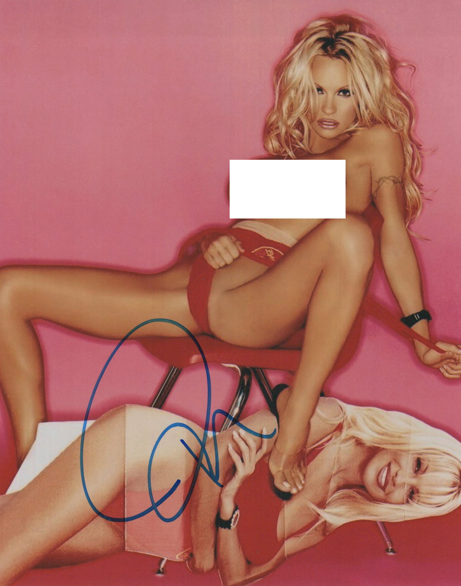 Pamela Anderson BAYWATCH / TOPLESS In Person Signed Photo: Photo size is 8x10. Pamela Anderson sexy in person signed photo. Pamela Anderson has appeared in such TV and movies as BARBED WIRE, BAYWATCH, and STACKED.
