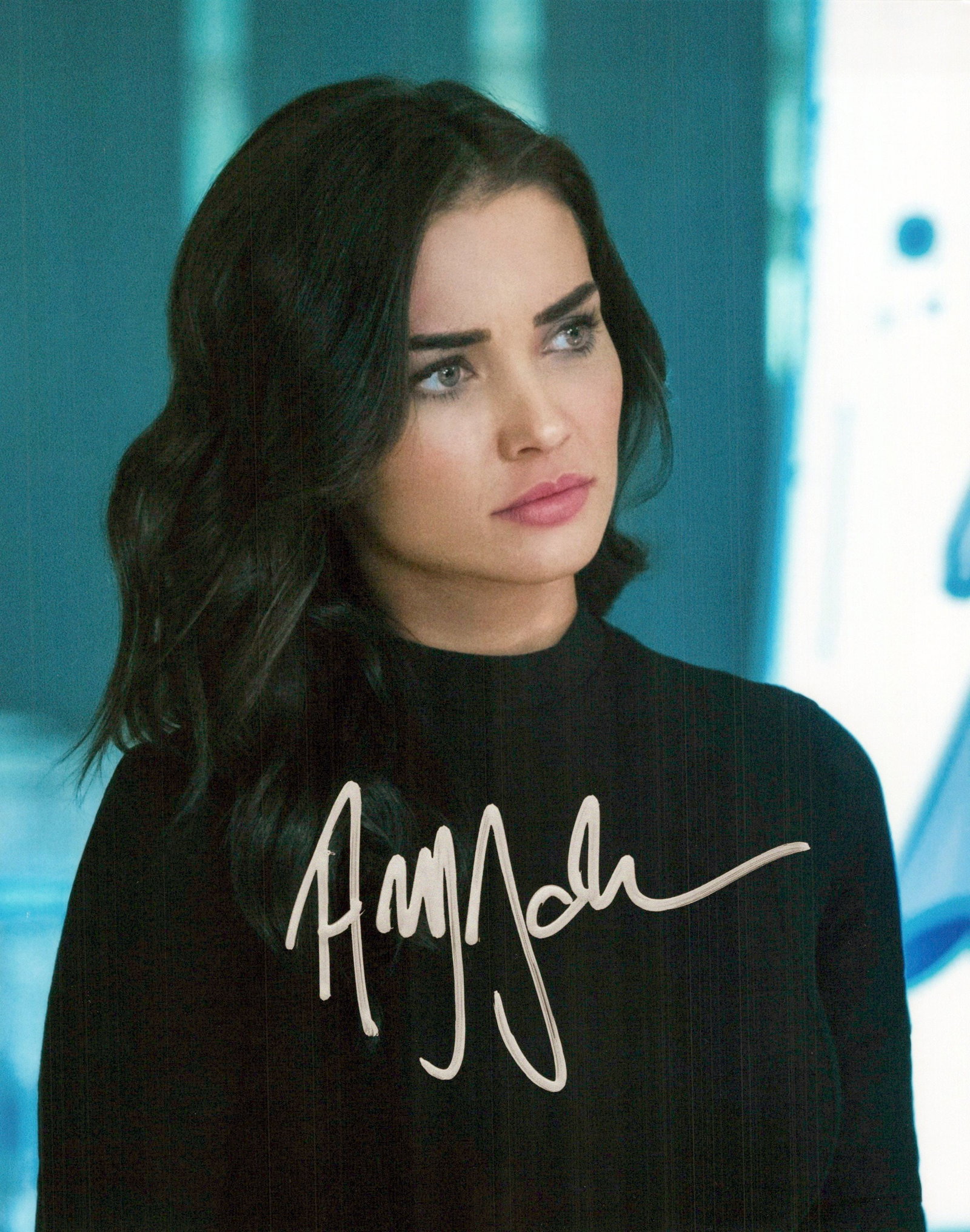 Amy Jackson SUPERGIRL In Person Signed Photo: Amy Jackson in Person Signed Photo from the TV Series SUPERGIRL. Amy Jackson as the character Amra Ardeen / Saturn Girl