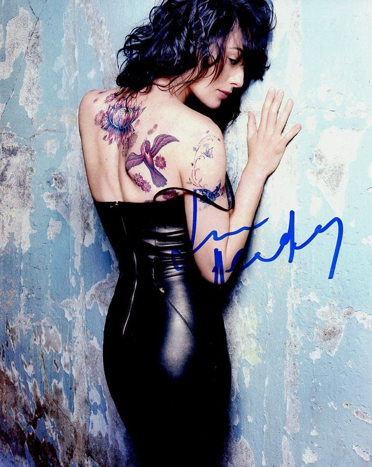 Lena Headey GoT / DREDD In Person Signed Photo: Photo size is 8x10. Lena headey sexy in person signed autographed photo. Leana Headey is best known for her role on the HBO series GAME OF THRONES as the character Cersei Lannister.