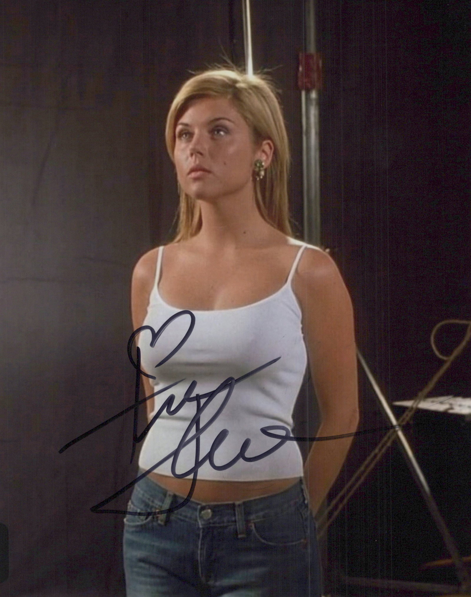 Tiffani Amber Theissen HOLLYWOOD ENDING In Person Signed Photo: Photo size is 8x10. Tiffani Amber Theissen in person signed photo from the movie HOLLYWOOD ENDING. Tiffani Amber Theissen as the character Sharon Bates