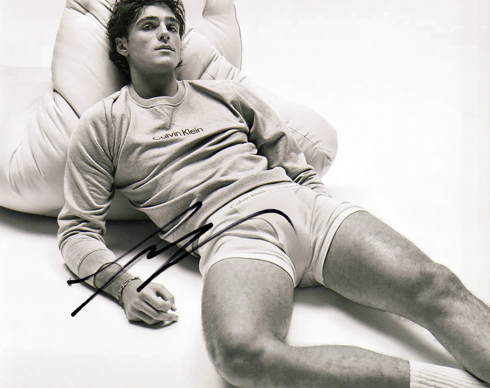 Jacob Elordi EUPHORIA / FRANKENSTEIN In Person Signed Photo: Photo size is 8x10. Jacob Elordi in person signed photo. Jacob Elordi has done such TV and movies as EUPHORIA, SALTBURN and, FRANKENSTEIN