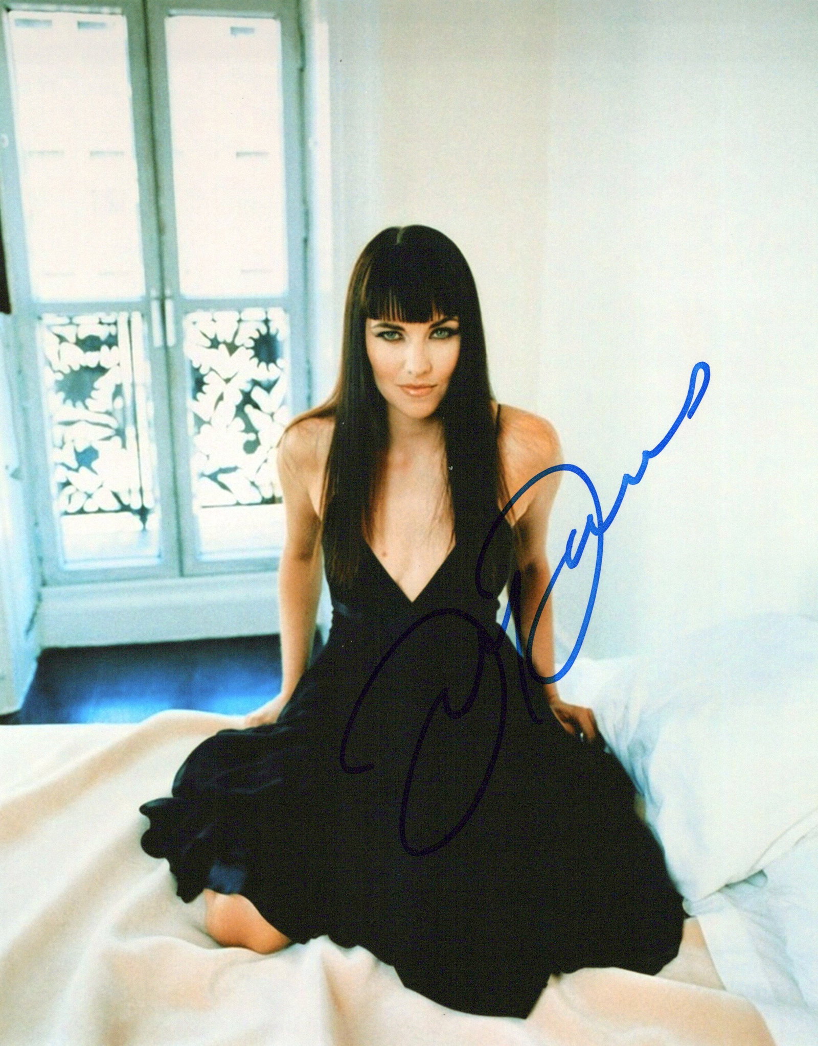 Lucy Lawless SEXY / XENA In Person Signed Photo: Photo size is 8x10. Lucy Lawless in person signed autographed photo. Lucy Lawless has done such TV and movies as XENA, BATTLESTAR GALACTICA, and MY LIFE IS MURDER