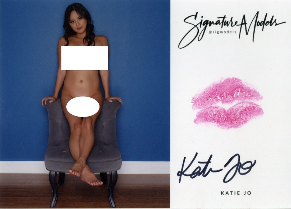 Katie Jo PLAYBOY LIP PRINT KISS CARD In Person Signed Photo: Photo size is 5x7. PRIVATE SIGNING. Katie Jo in person signed photo and kiss card. Playboy Cybergirl. 5x7 Color In Person signed very sexy portrait. She added a lip print. This item was signed at an E
