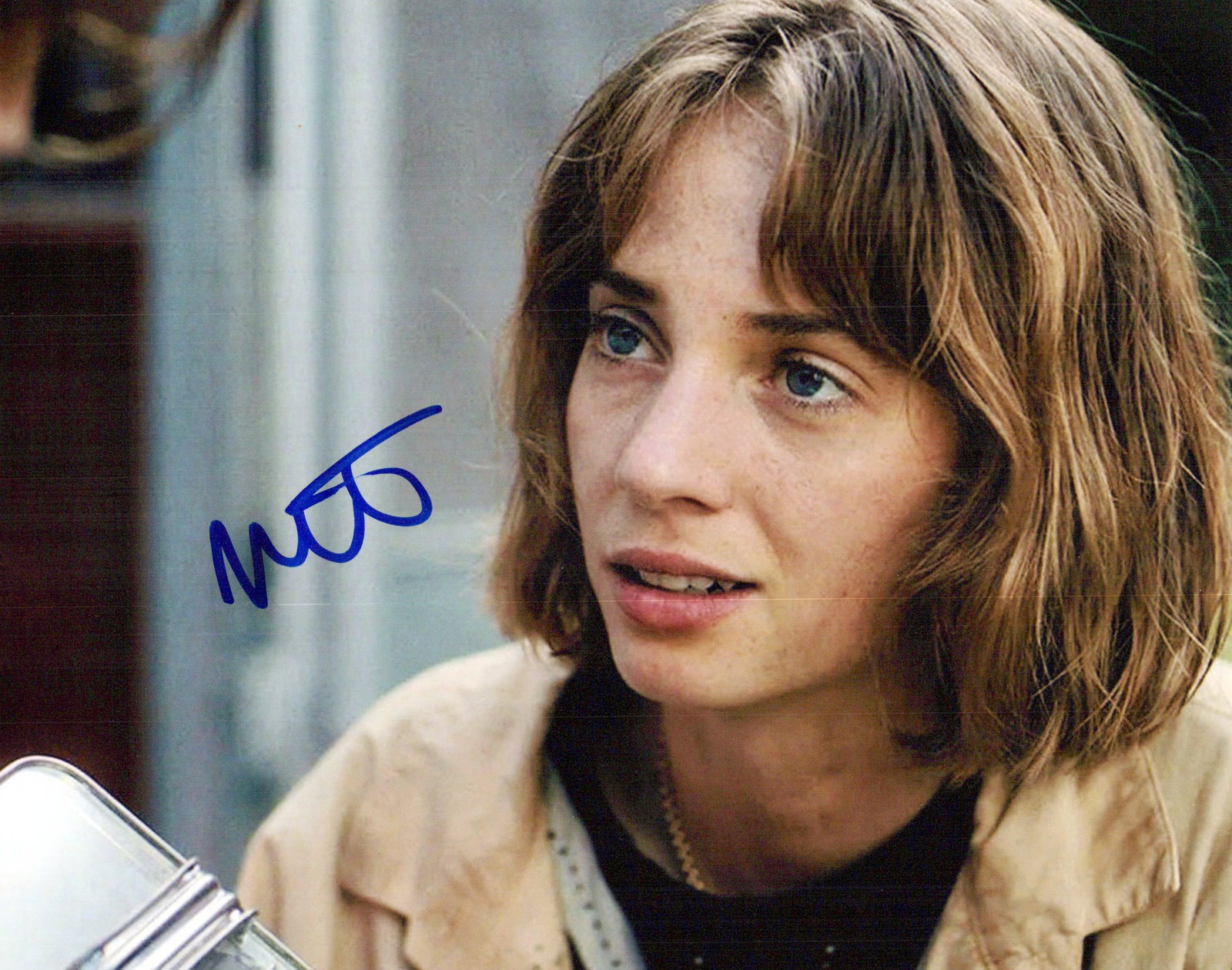 Maya Hawke STRANGER THINGS In Person Signed Photo: Photo size is 8x10. Maya Hawke in person signed photo from the TV series STRANGER THINGS. Maya Hawke as the character Robin Buckley