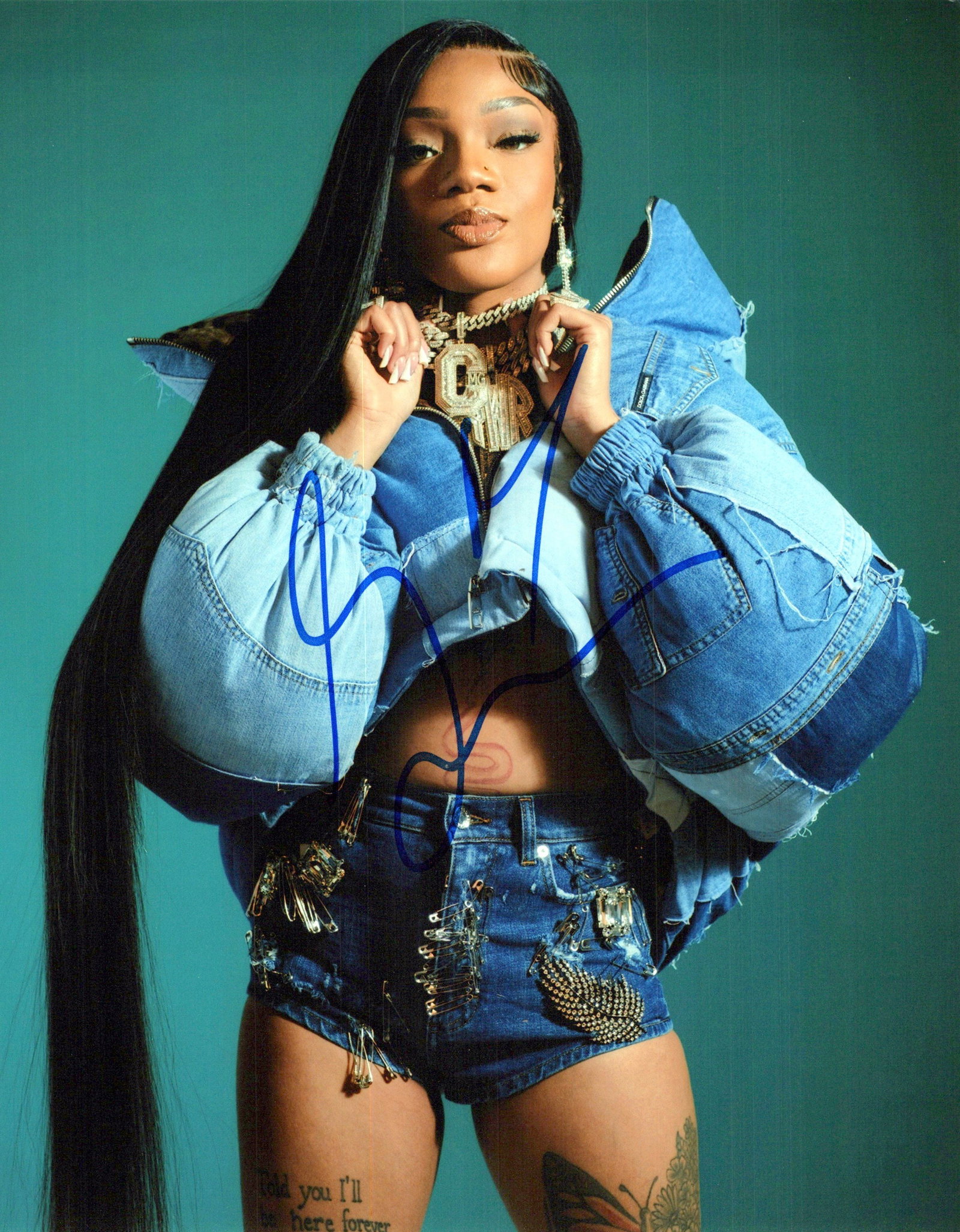 GloRilla (Gloris Woods) RAPPER In Person Signed Photo: Photo size is 8x10. GloRilla (Gloris Woods) in person signed photo. Gloria Hallelujah Woods, known professionally as GloRilla, is an American rapper from Memphis, Tennessee. She first became known for