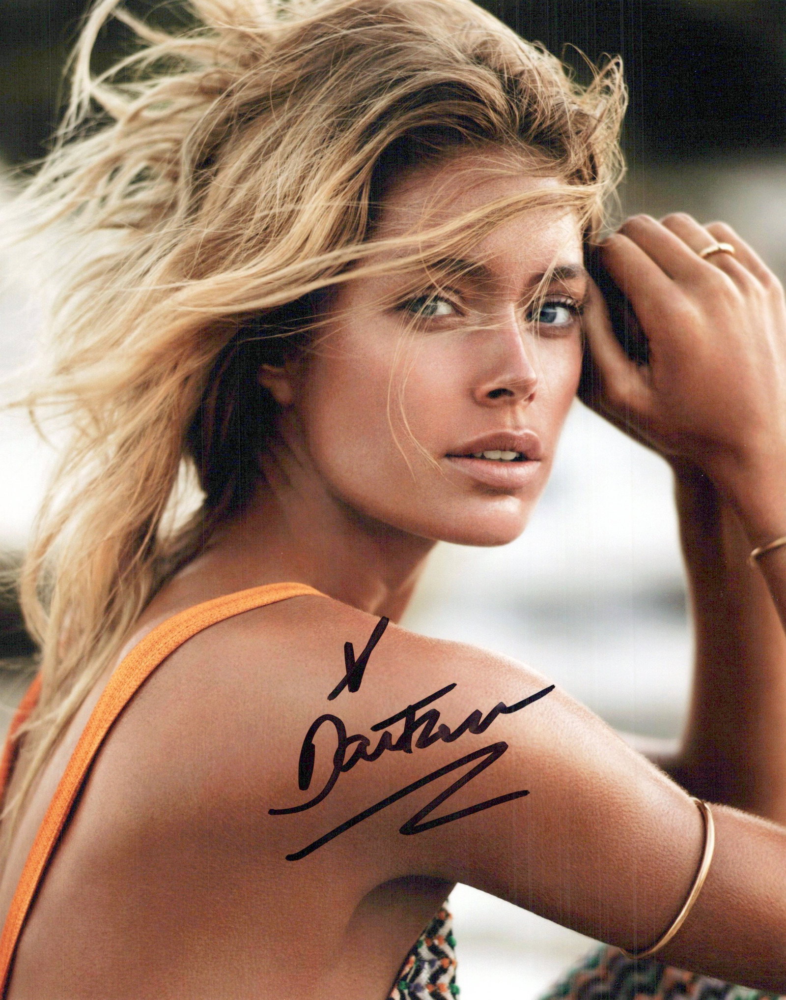Doutzen Kroes (metalic photo) VICTORIA SECRETS In Person Signed Photo: Photo size is 8x10. PLEASE NOTE: This is a metalic photo and looks amazing in your hands. With a metal like quality. Doutzen Kroes in person signed autographed photo. Doutzen Kroes is a Victoria Secre