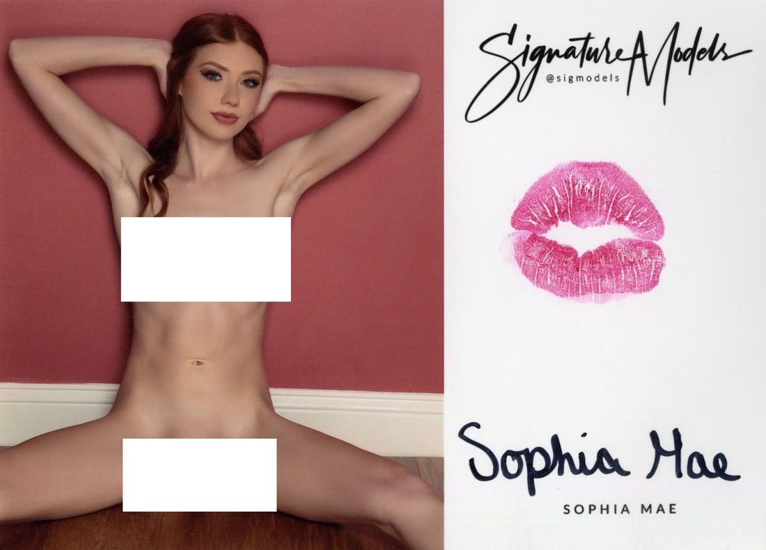 Sophie Mae LIP PRINT KISS CARD In Person Signed Photo: Photo size is 5x7. PRIVATE SIGNING.Sophie Mae in person signed photo and kiss card. Signature Model. 5x7 Color In Person signed very sexy portrait. She added a lip print. This item was signed at an EX