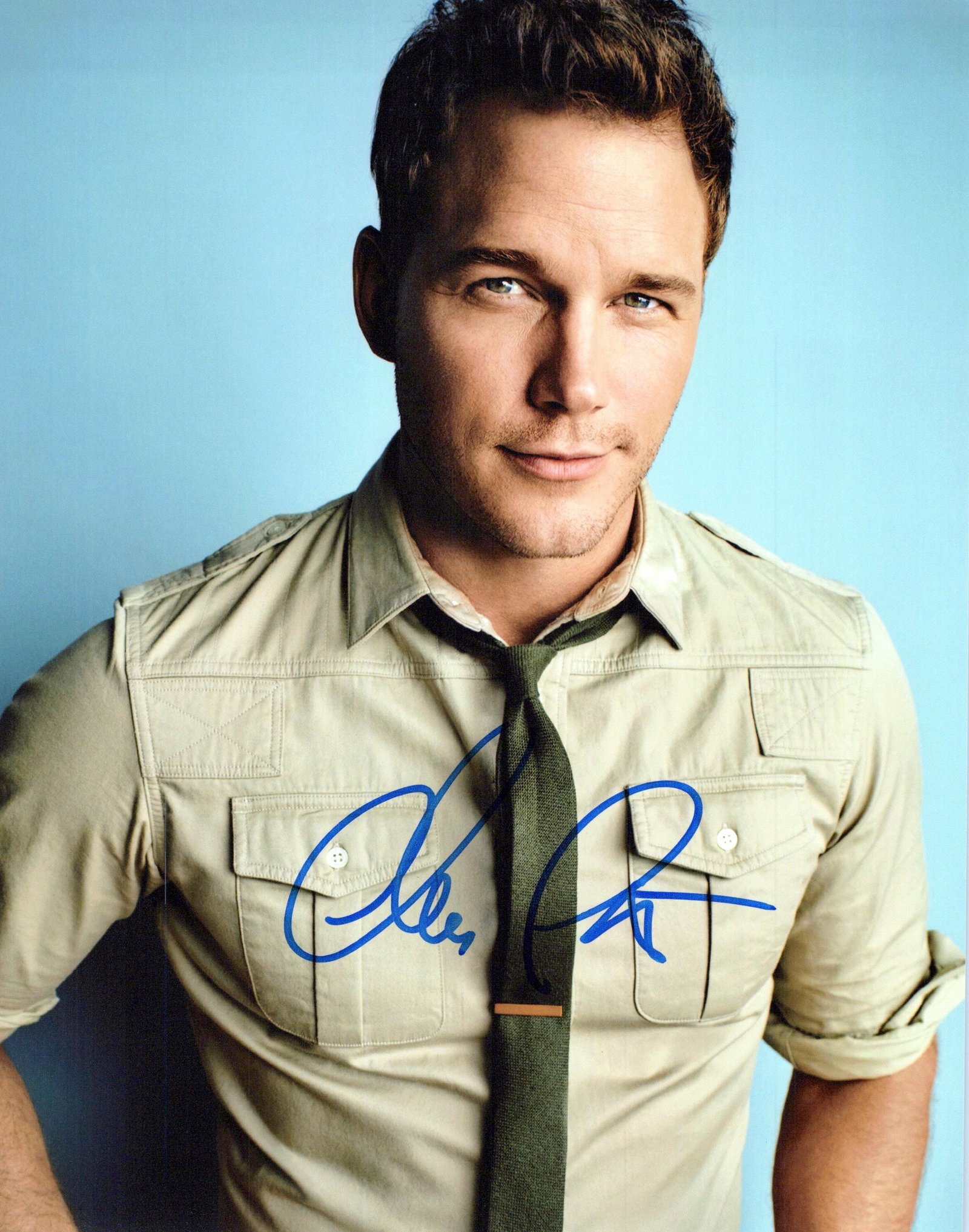 Chris Pratt GUARDIANS / JURASSIC In Person Signed Photo: Photo size is 8x10. Chris Pratt in person signed photo. Chris Pratt has done such TV and movies as PARKS AND RECREATION, THE AVENGERS, and GUARDIANS OF THE GALAXY