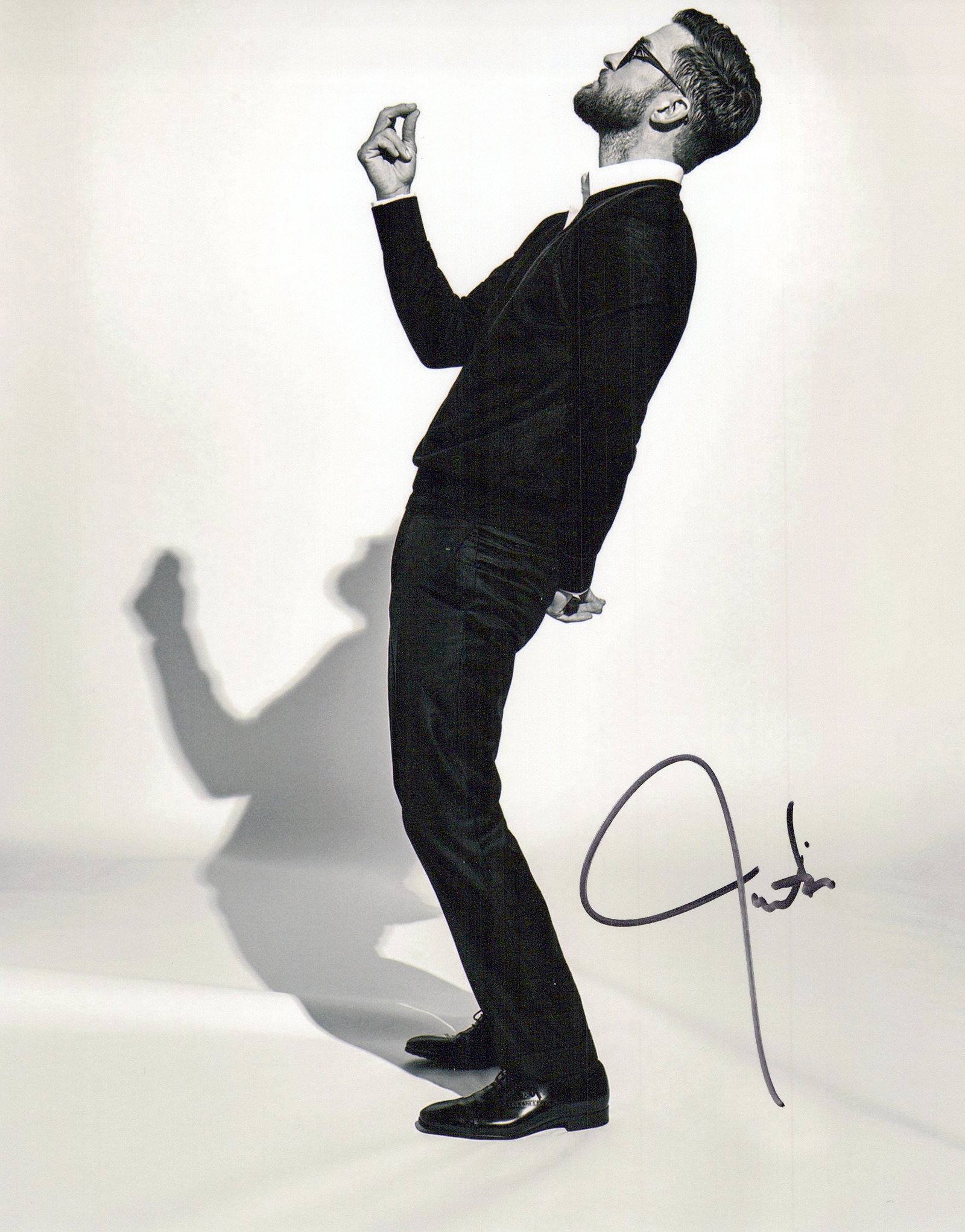 Justin Timberlake SINGER In Person Signed Photo: Photo size is 8x10. Justin Timberlake in person signed autographed photo. Justin Timberlake obviously best known for his music career has also been in such movies as FRIENDS WITH BENEFITS and IN TIME.