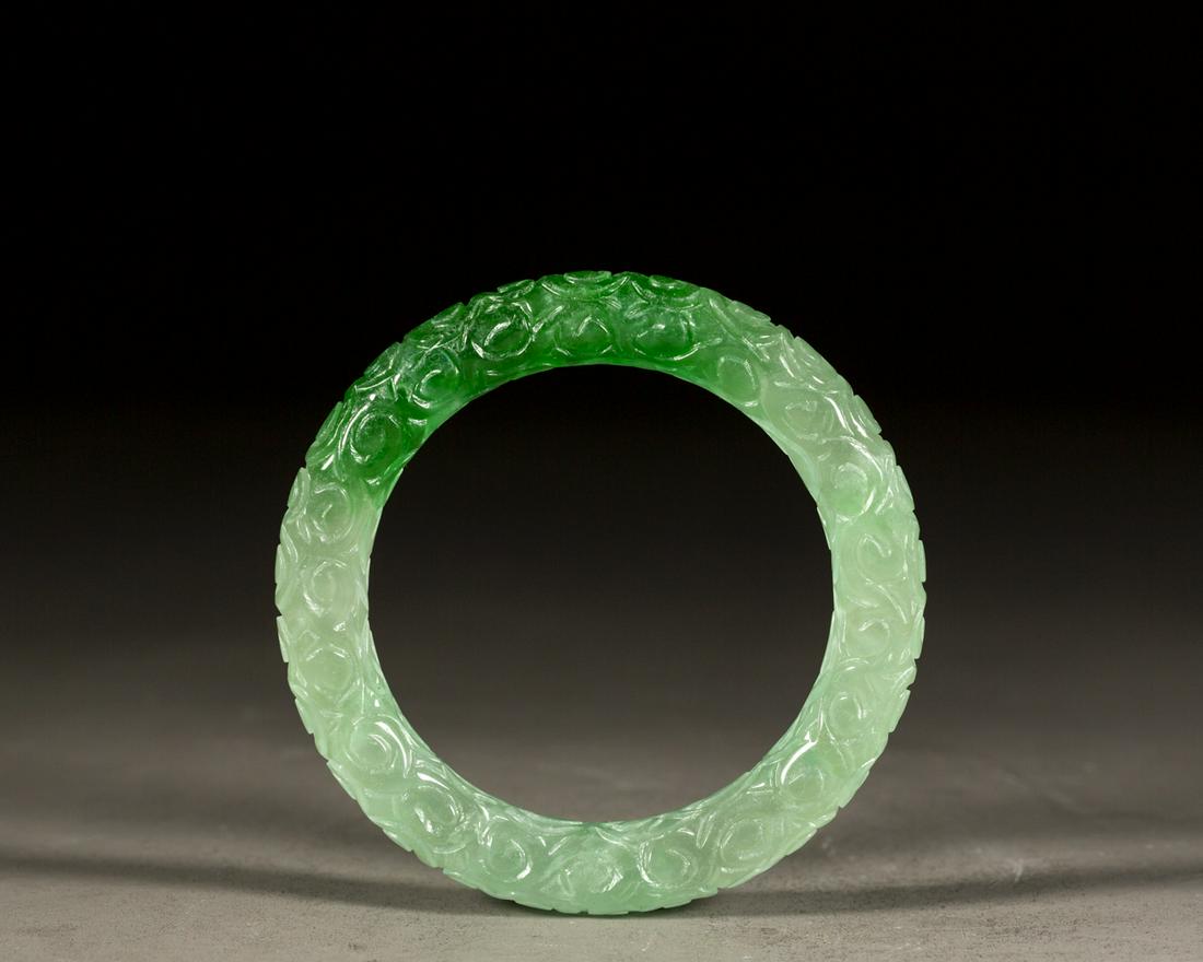 A CHINESE JADEITE BANGLE, QING DYNASTY (1 of 8)