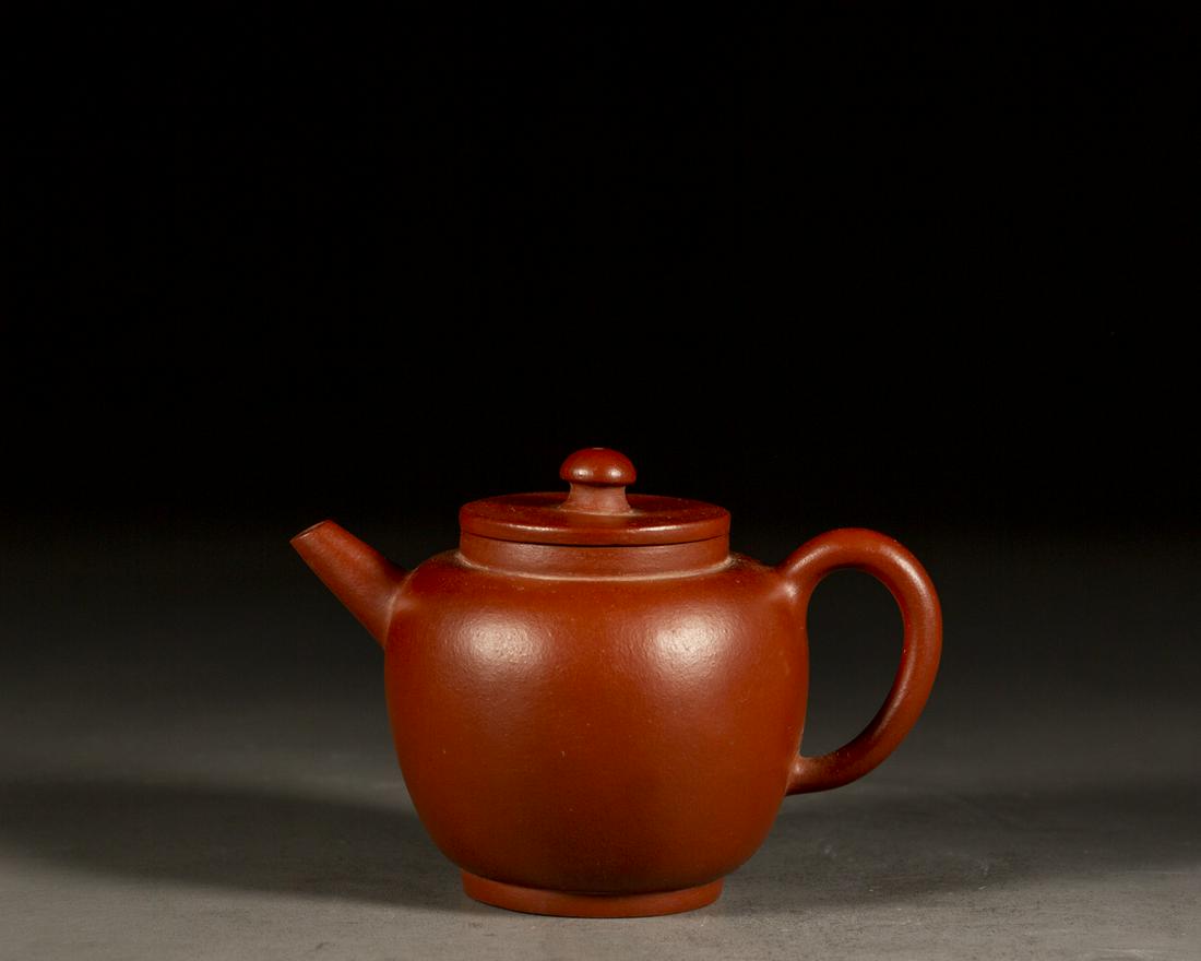 A CHINESE YIXING TEAPOT, QING DYNASTY (1 of 7)