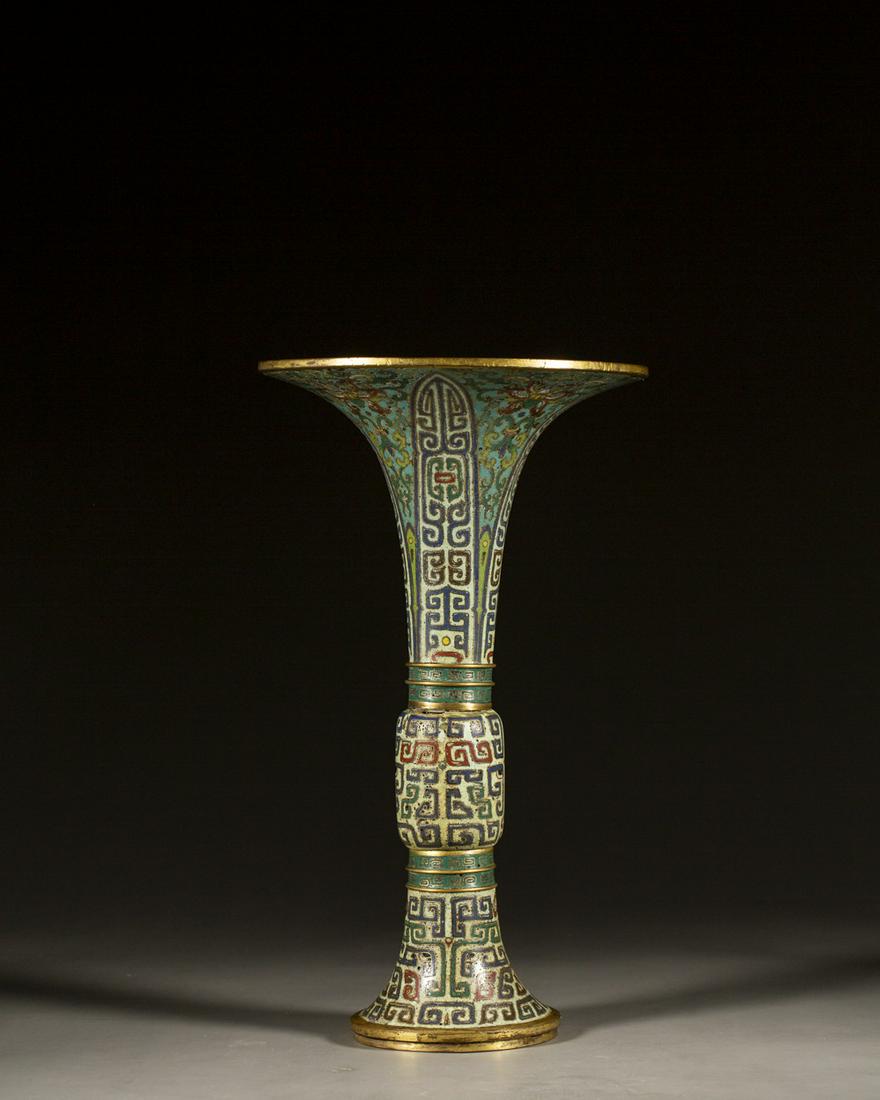 A CHINESE CLOISONNE ENAMEL VASE, QING DYNASTY (1 of 9)
