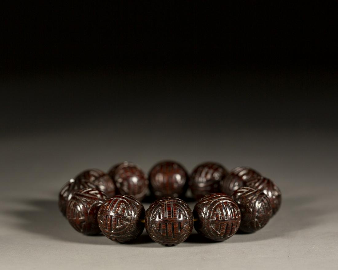 A CHINESE WOOD BRACELET,QING DYNASTY (1 of 4)