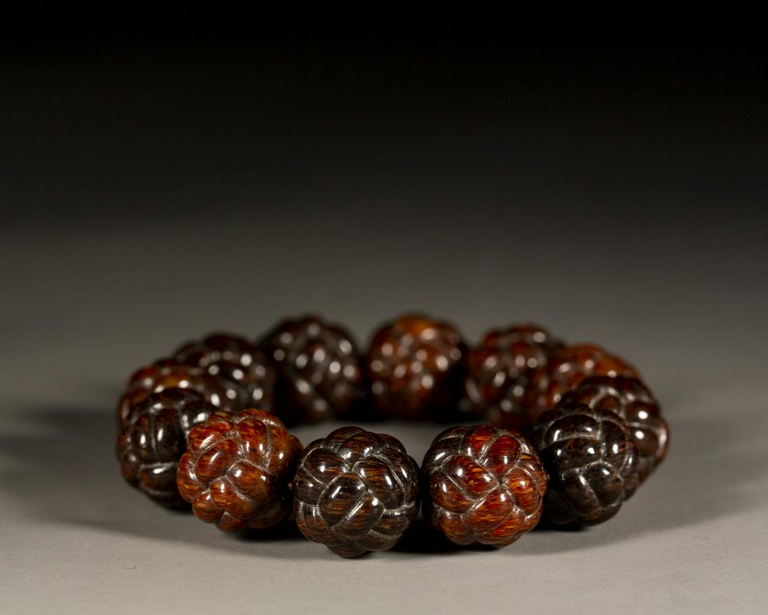 A CHINESE WOOD BRACELET,QING DYNASTY (1 of 5)