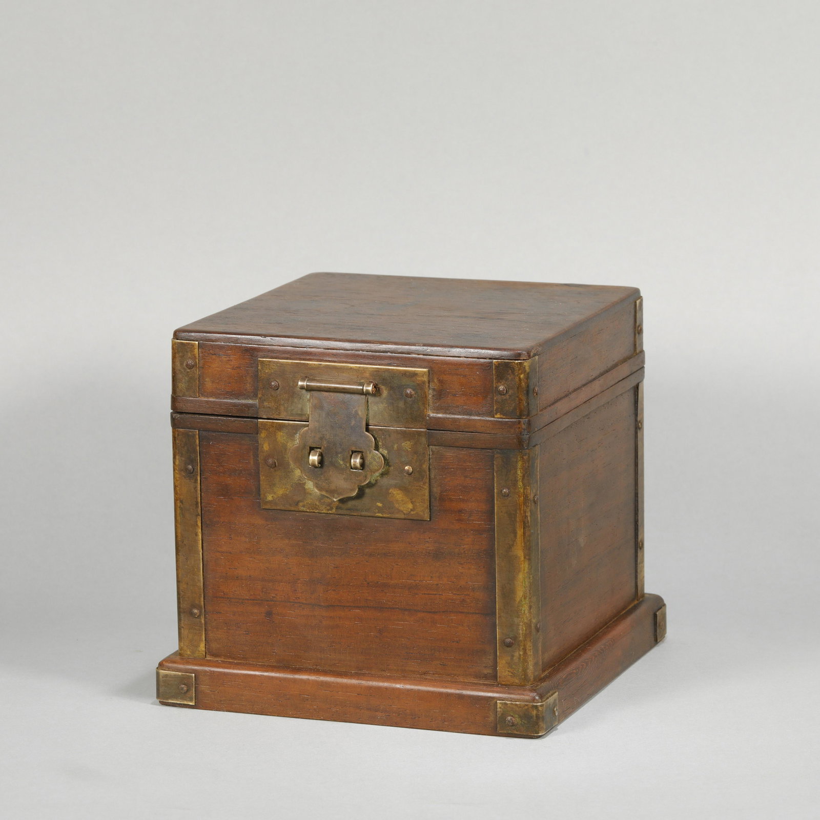 A CHINESE ROSEWOOD BOX,QING DYNASTY (1 of 6)