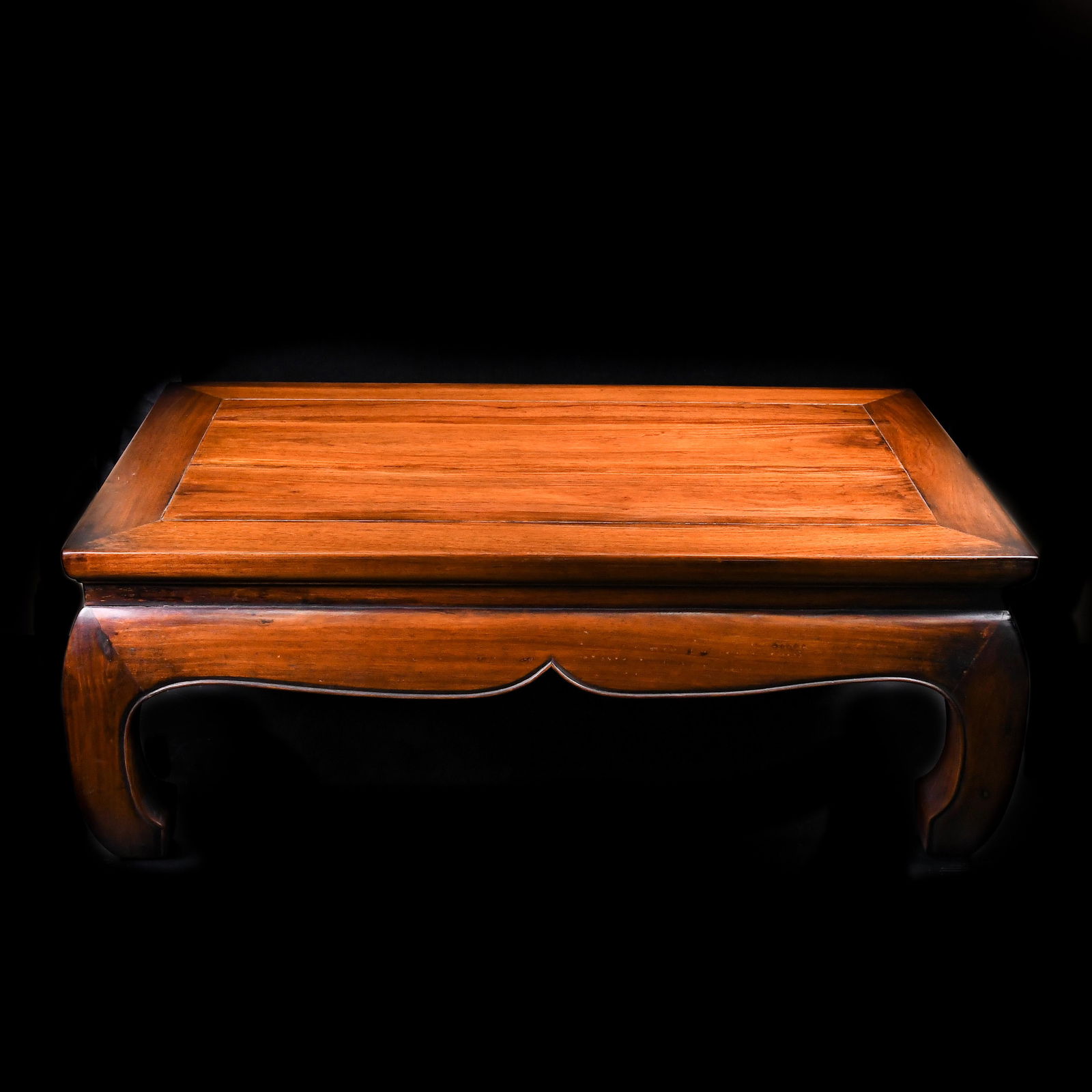 A CHINESE ROSEWOOD TABLE,QING DYNASTY (1 of 9)