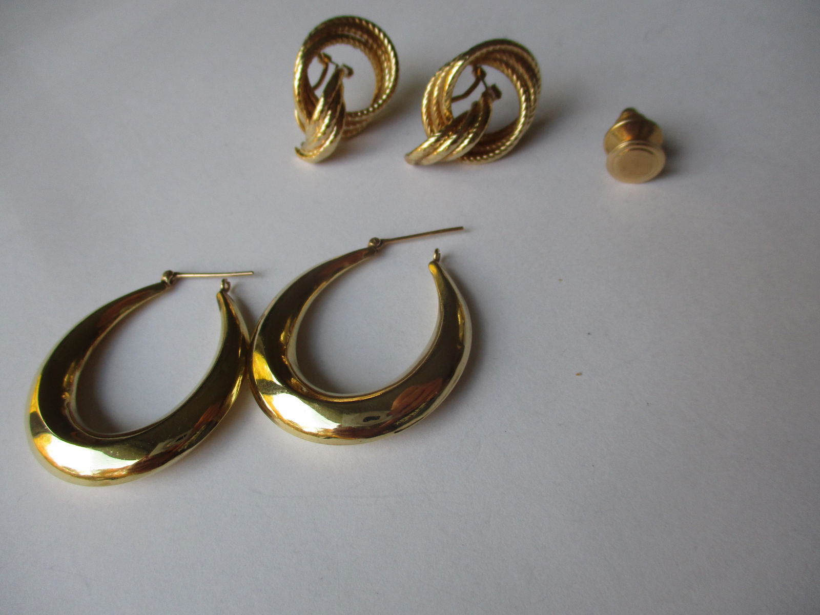2 Pairs 14K Earrings & 14K Tie Tack (1 of 5)