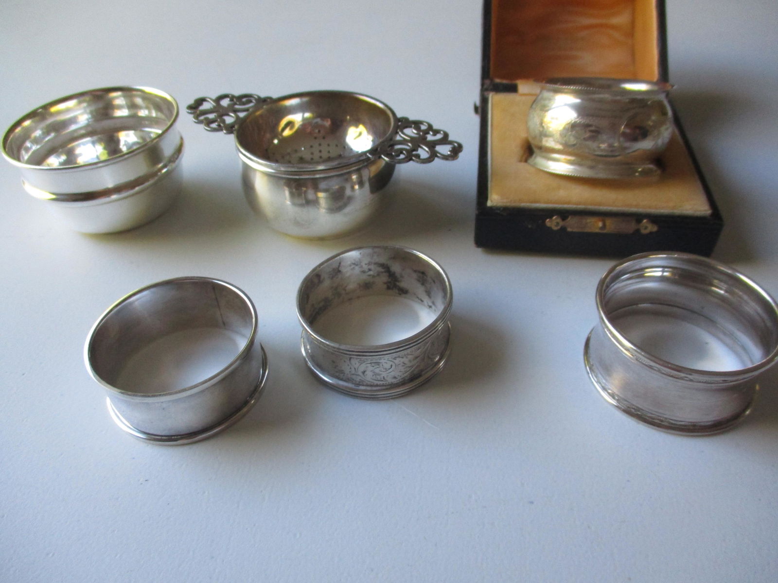 English Sterling Tea Strainer & 4 Sterling Napkin Rings (1 of 20)