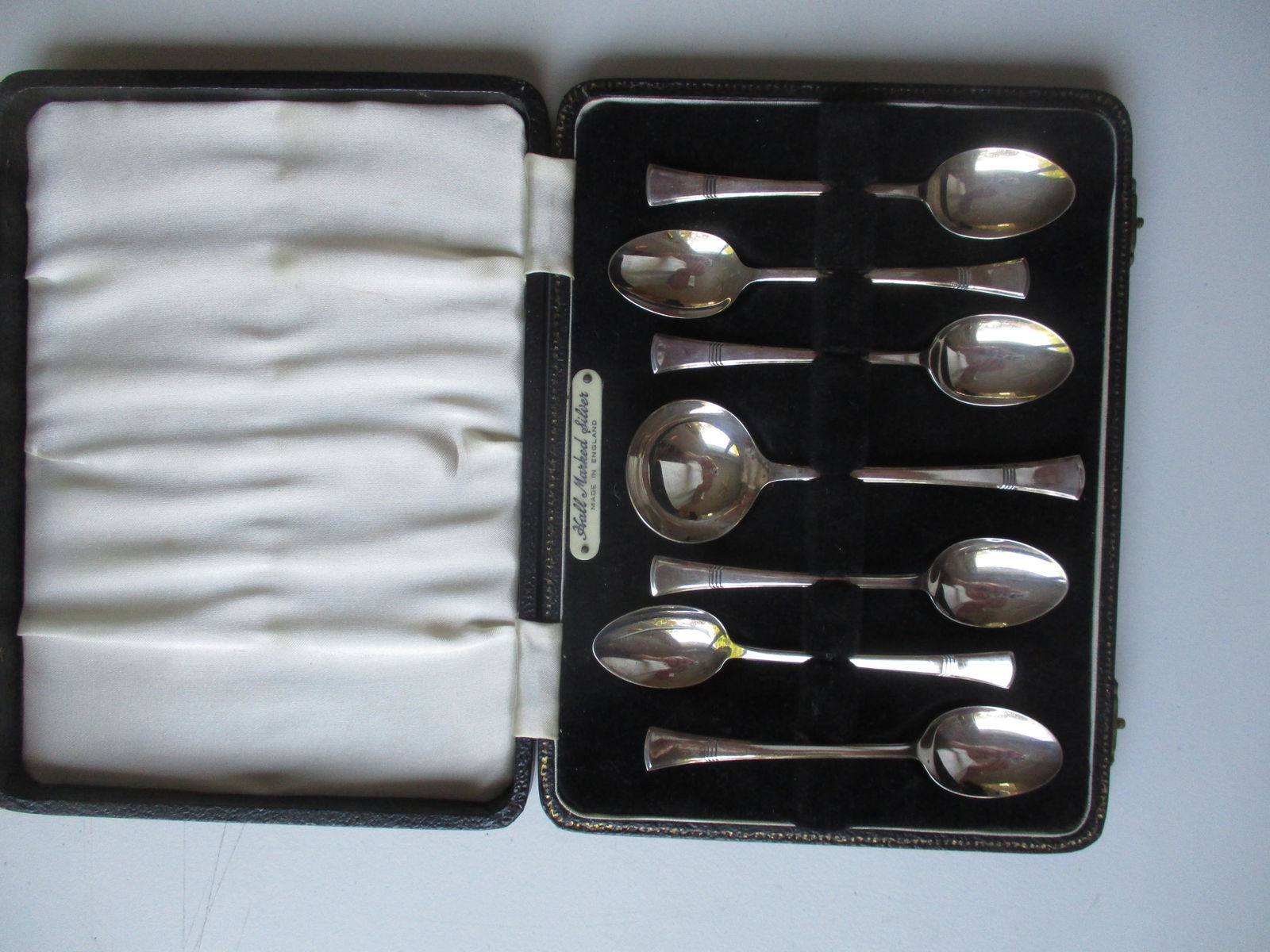 7 Hallmarked Silver Spoons in Presentation Box (1 of 8)