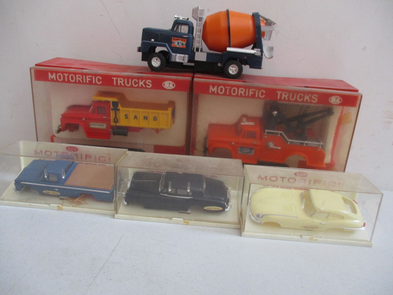 Ideal 4 Motorific Trucks & 3 The New Quick Change Motor (1 of 8)