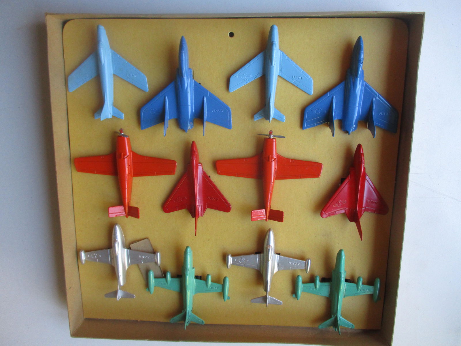 12 Tootsie Toy Metal Airplanes in Original Store Box (1 of 10)