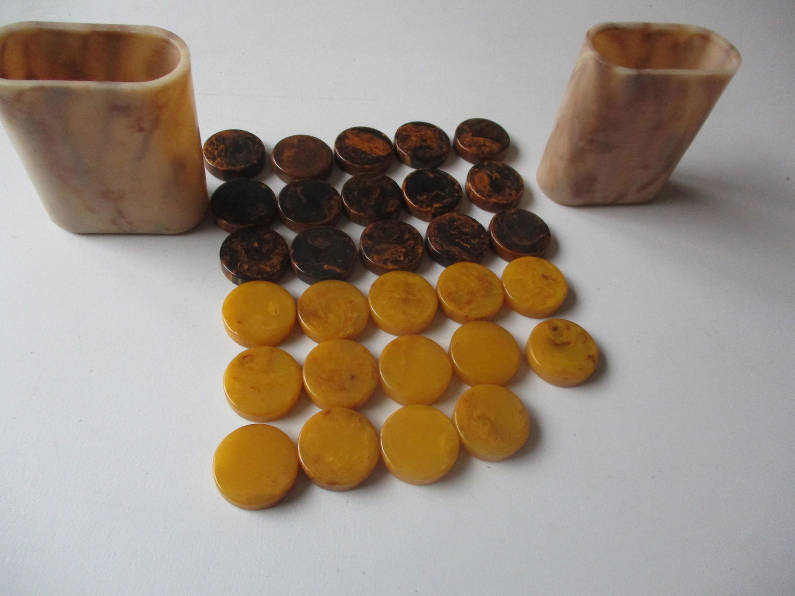 Bakelite Backgammon Chocolate & Butterscotch Pieces  29 (1 of 4)