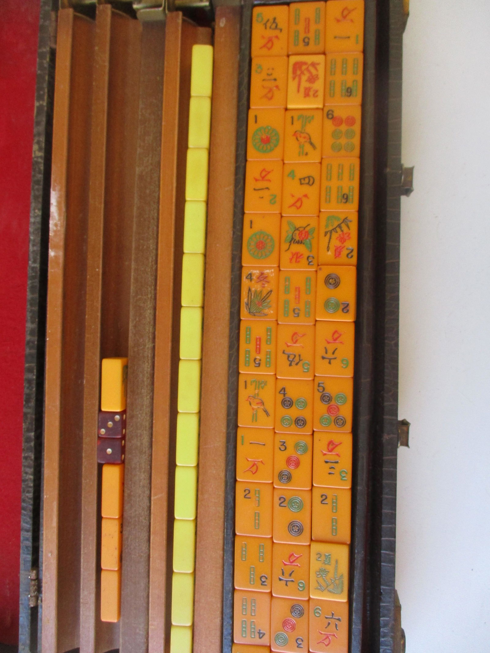 Vintage Mah Jong Game Set - 172 Bakelite Tiles (1 of 5)