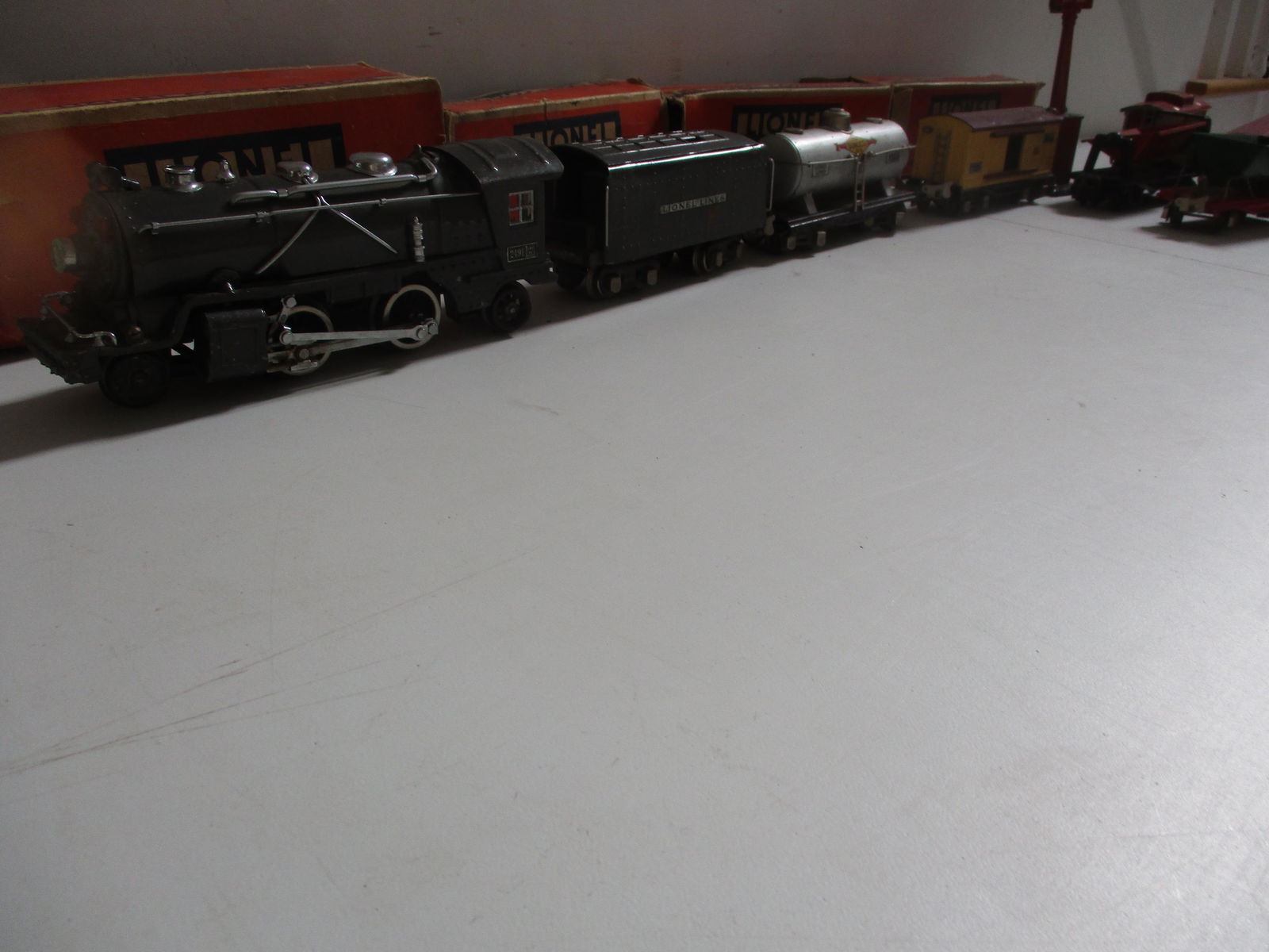 Lionel Pre-War 249E Engine, tender and cars (1 of 9)