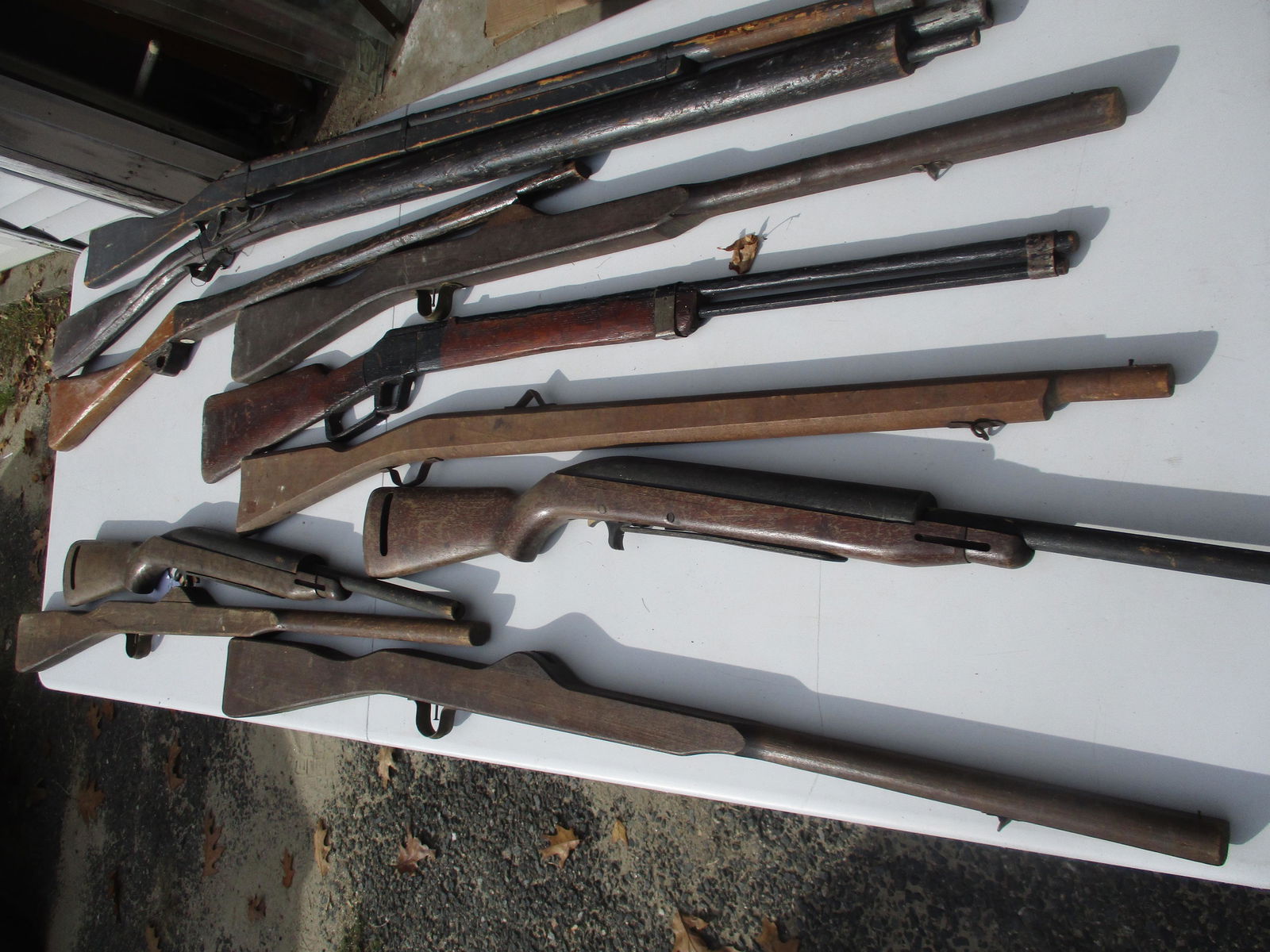 10 Folk Art and Toy Wooden Automatic Rifles (1 of 20)